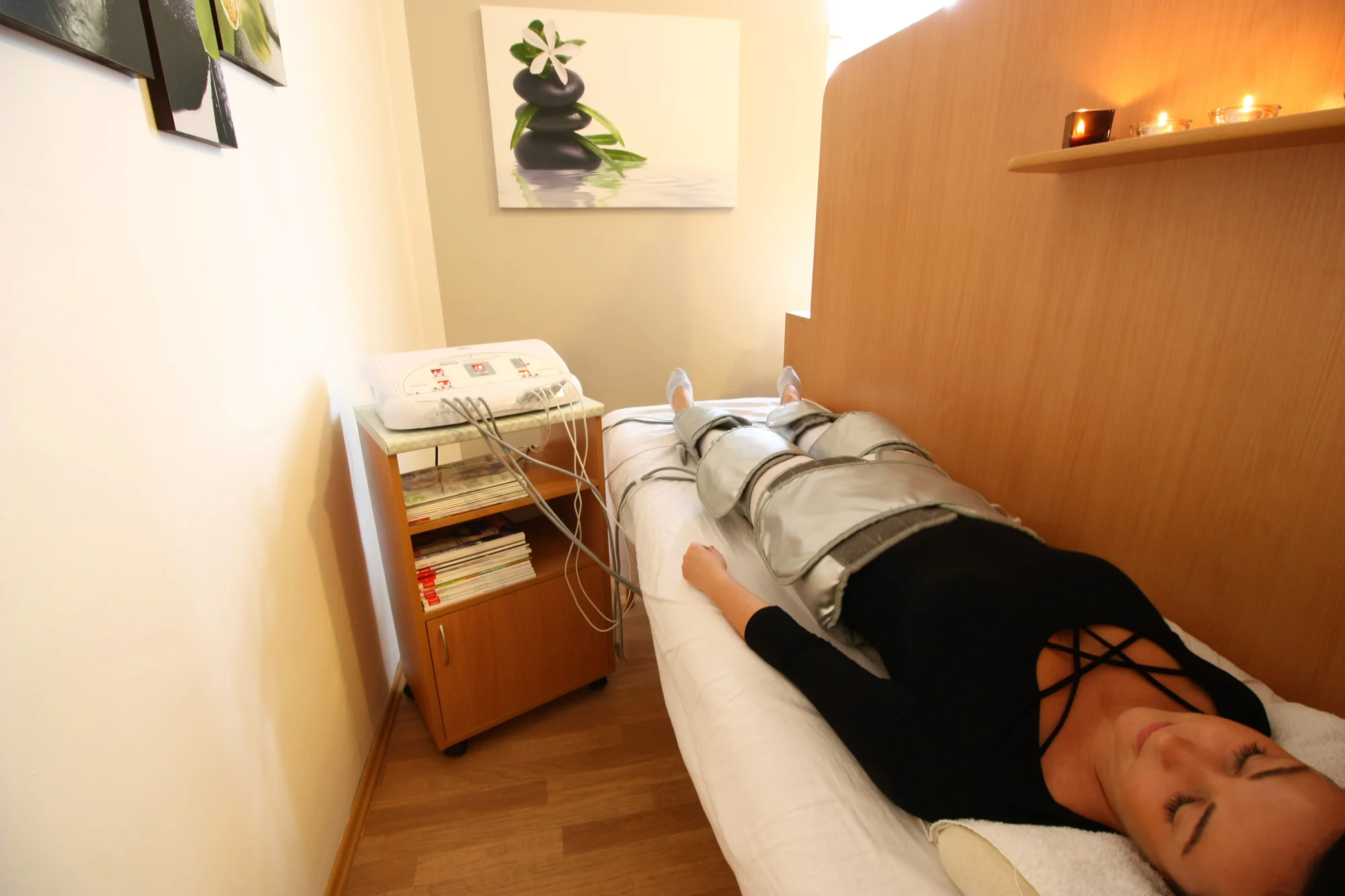 Krásnější hýždě, bříško i nohy: anticelulitidová i lymfatická masáž a zábal ze skořice
