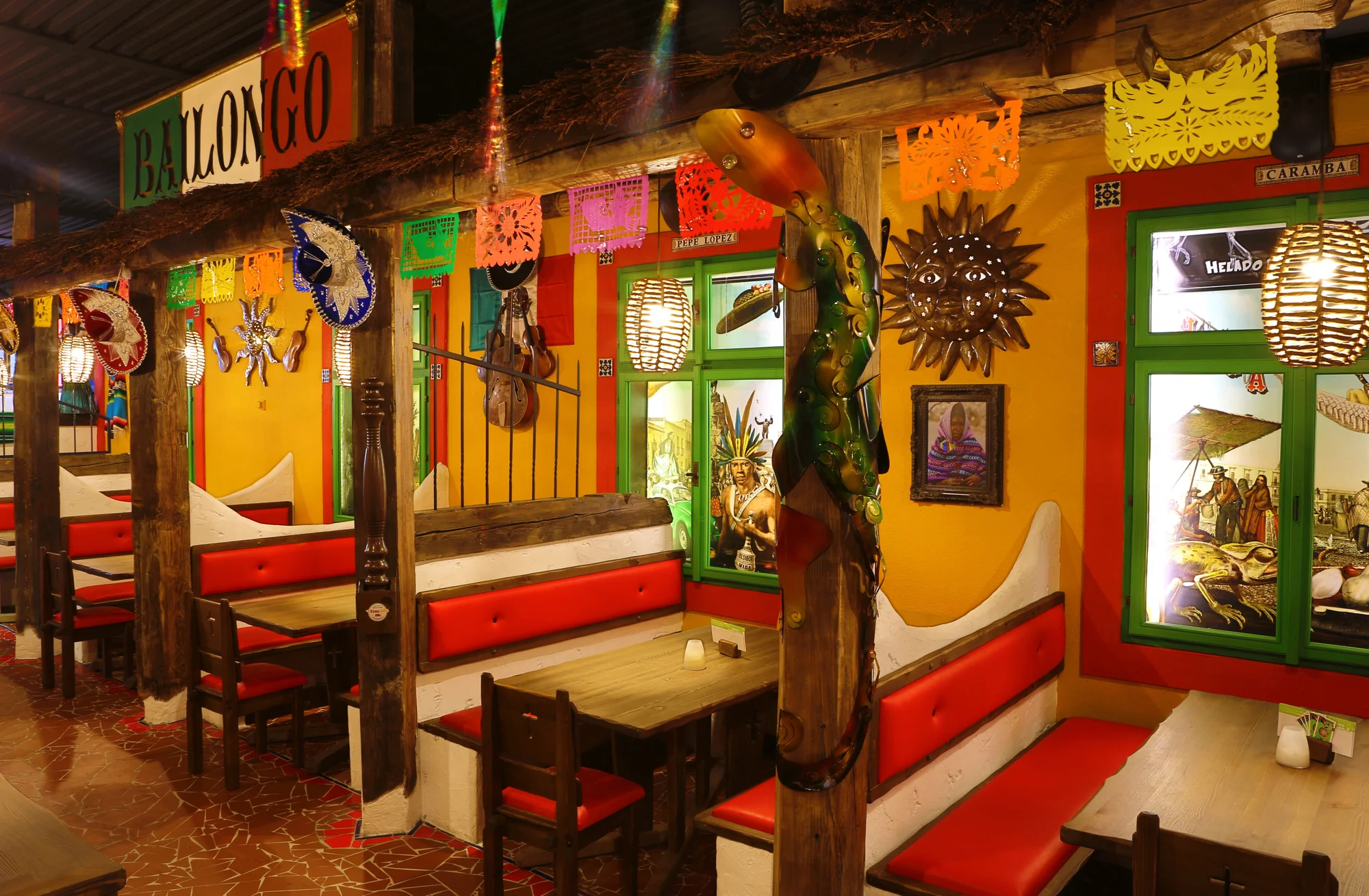 Mexická hostina pro 2 osoby: fazolová polévka, plato plné specialit a dezert