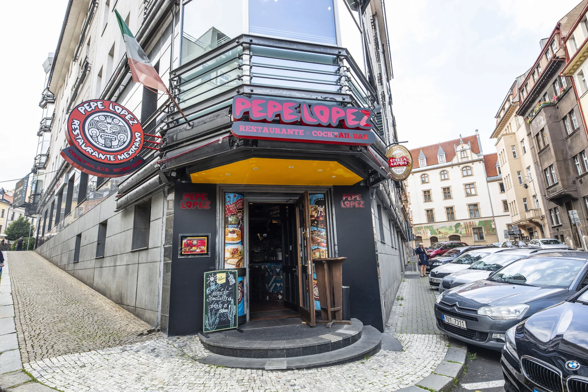 Tříchodové menu v mexické restauraci: polévka, plato specialit dle výběru a dezert pro 2 osoby