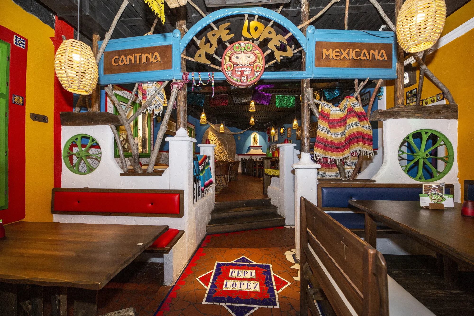 Mexická hostina pro 2 osoby: fazolová polévka, plato plné specialit a dezert