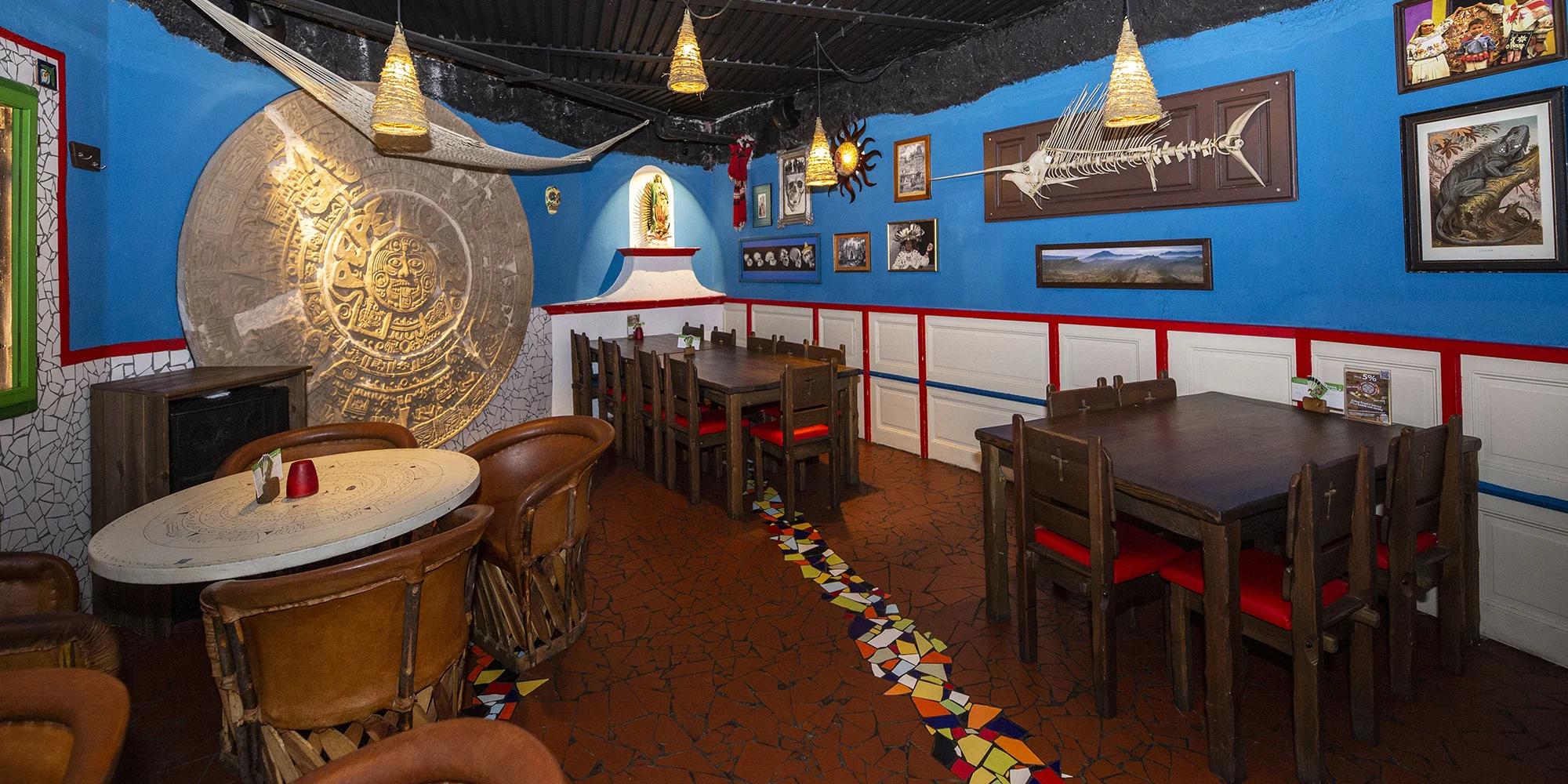 Tříchodové menu v mexické restauraci: polévka, plato specialit dle výběru a dezert pro 2 osoby