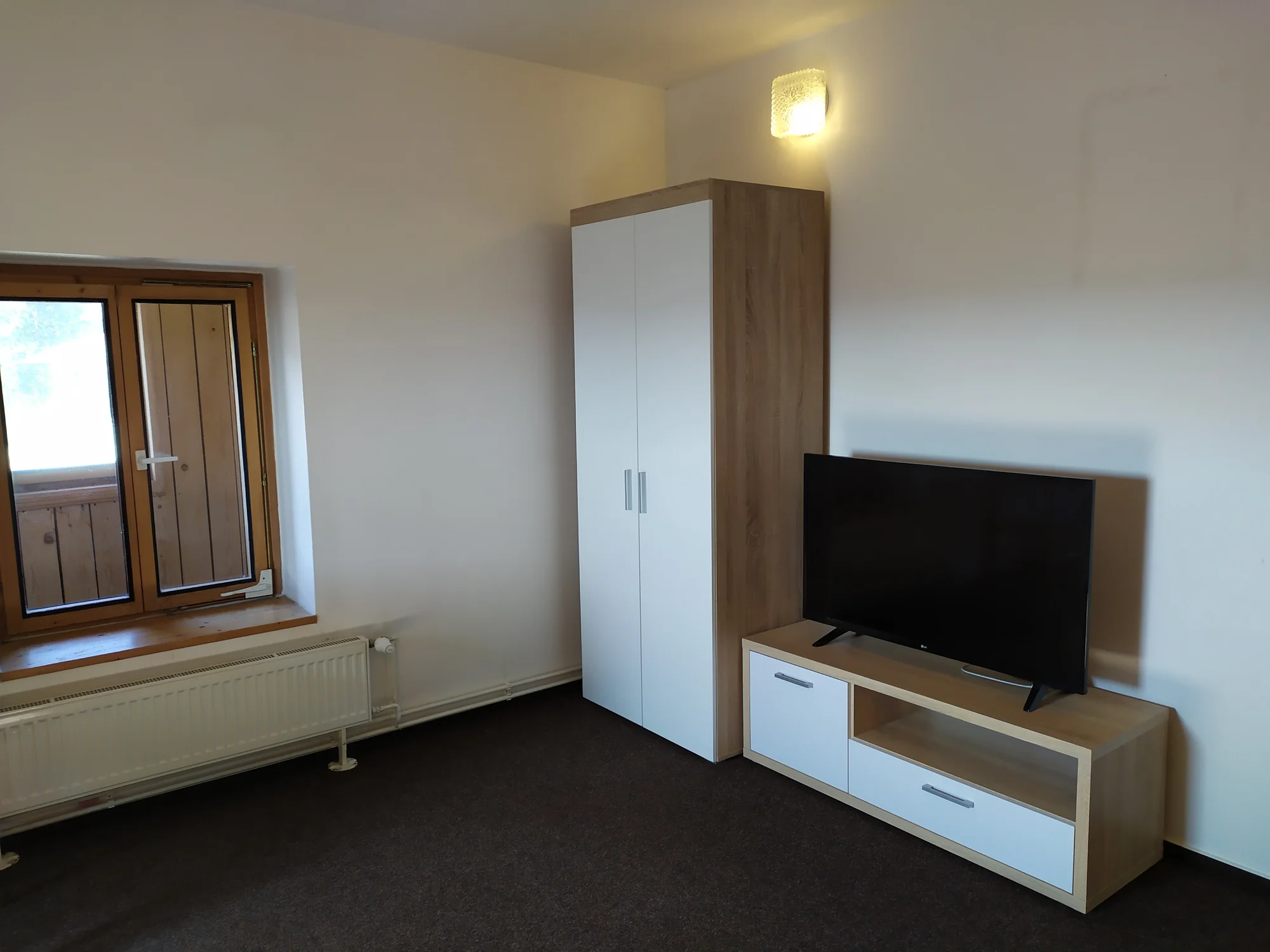 Pár dní v šumavském ráji: pobyt v apartmánu se zahradou nebo v podkrovním pokoji i snídaně