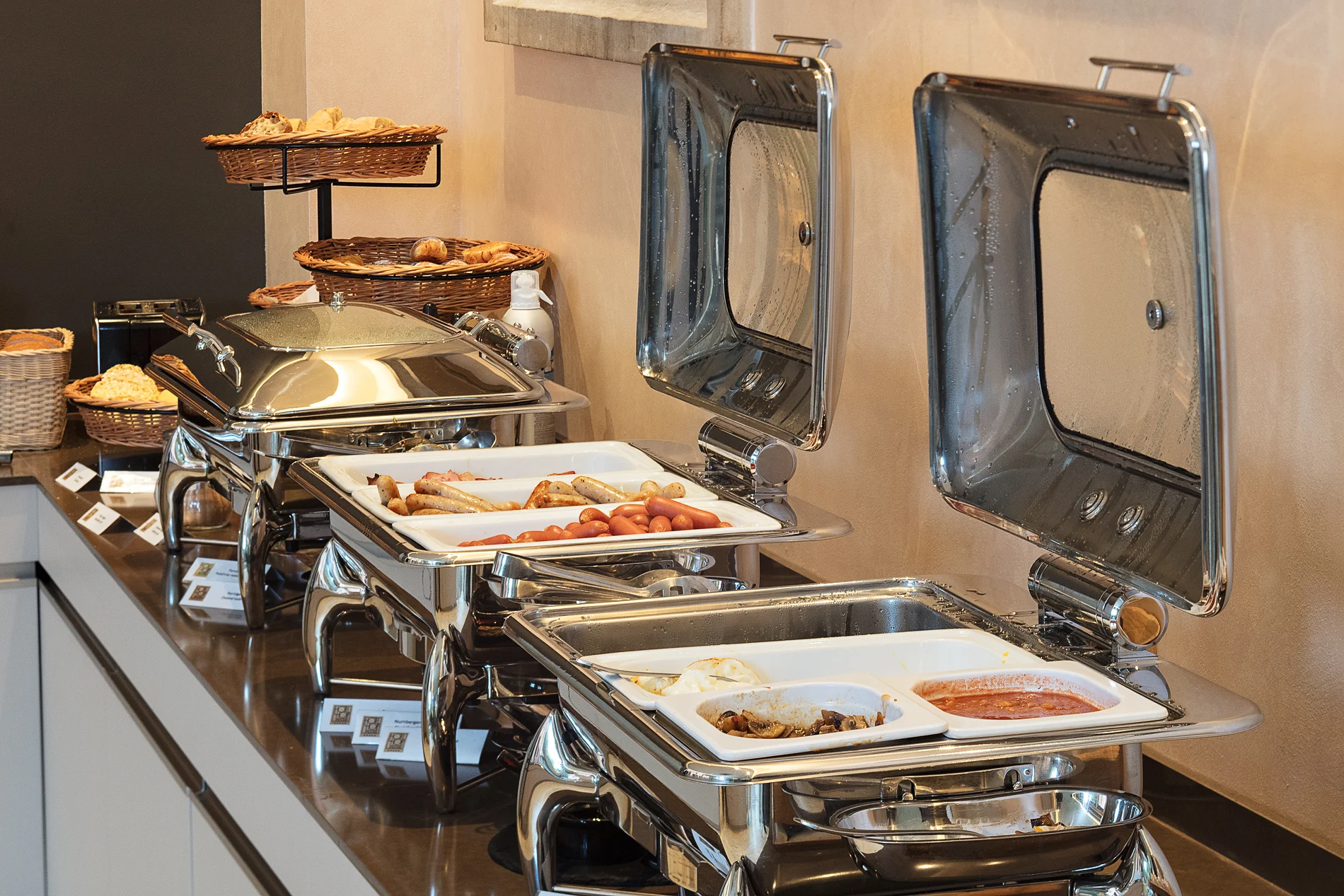 Bohatá bufetová snídaně v 5* hotelové restauraci pro 1 či 2 osoby, o víkendu i s proseccem