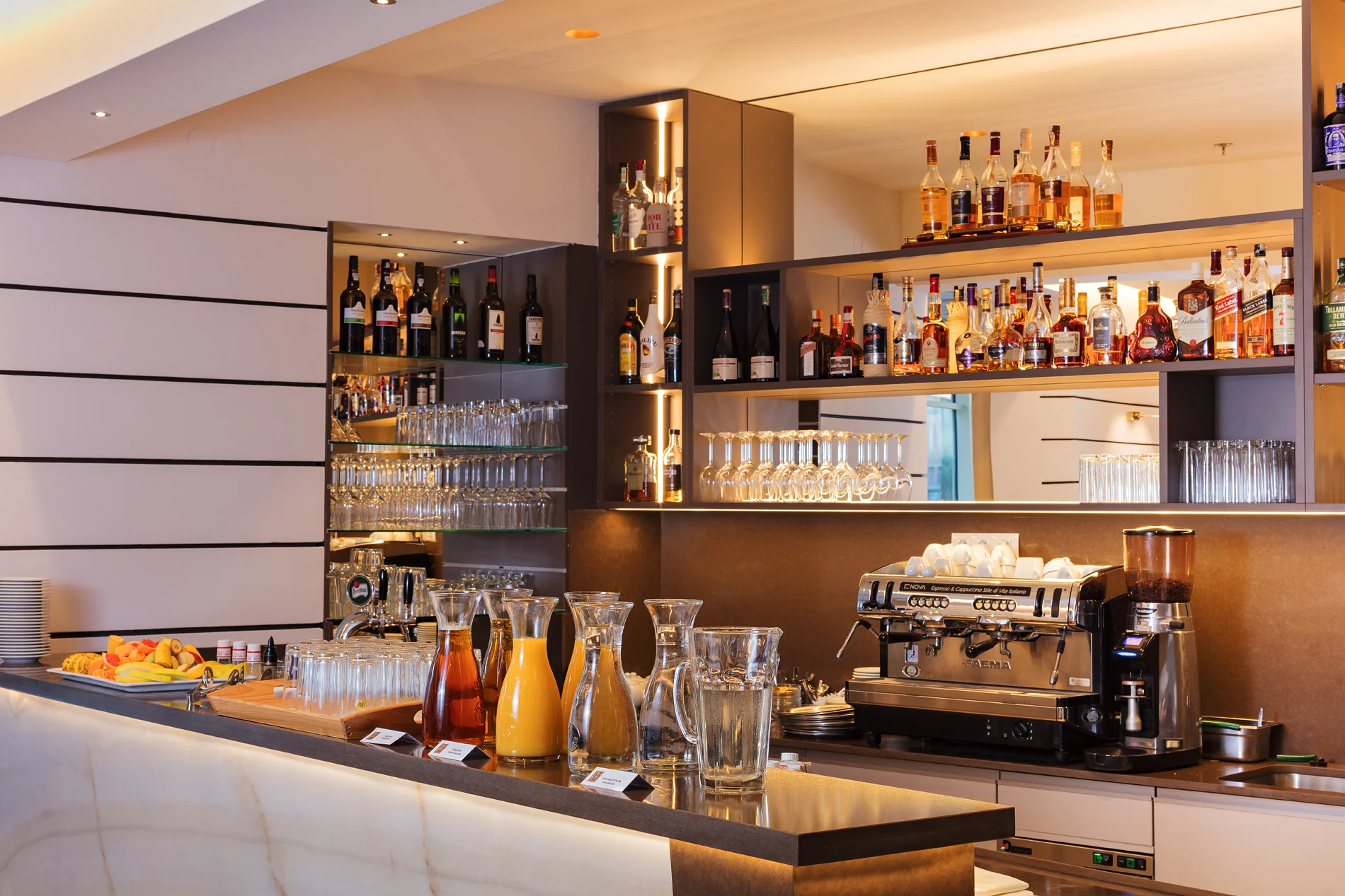 Bohatá bufetová snídaně v 5* hotelové restauraci pro 1 či 2 osoby, o víkendu i s proseccem
