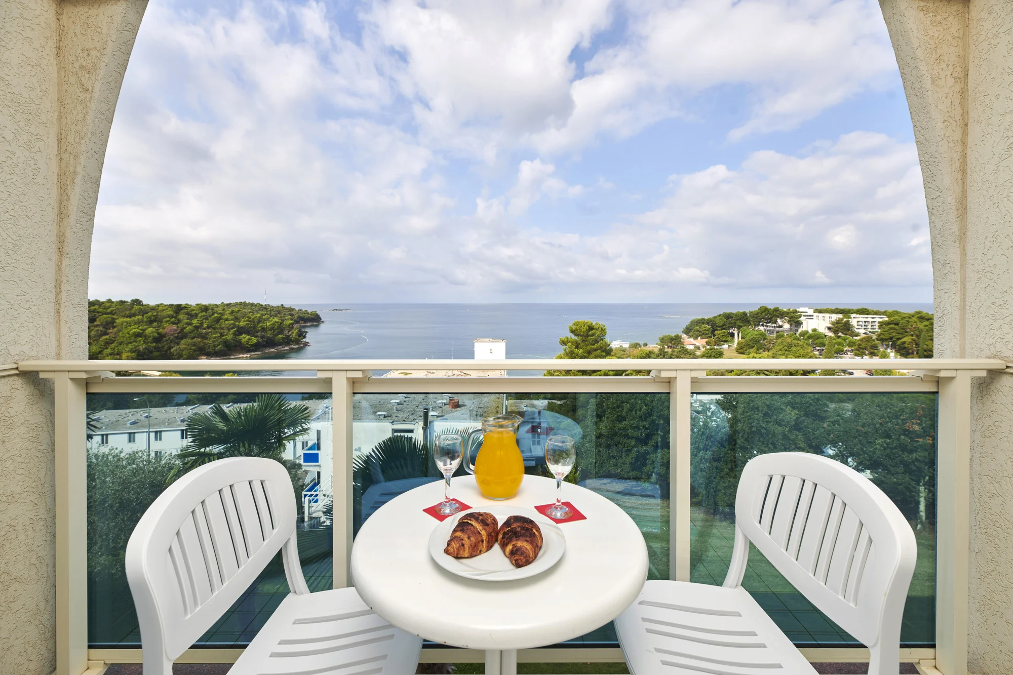 Parádní odpočinek v Chorvatsku: 3* hotel s polopenzí+, bazénem a programem pro děti