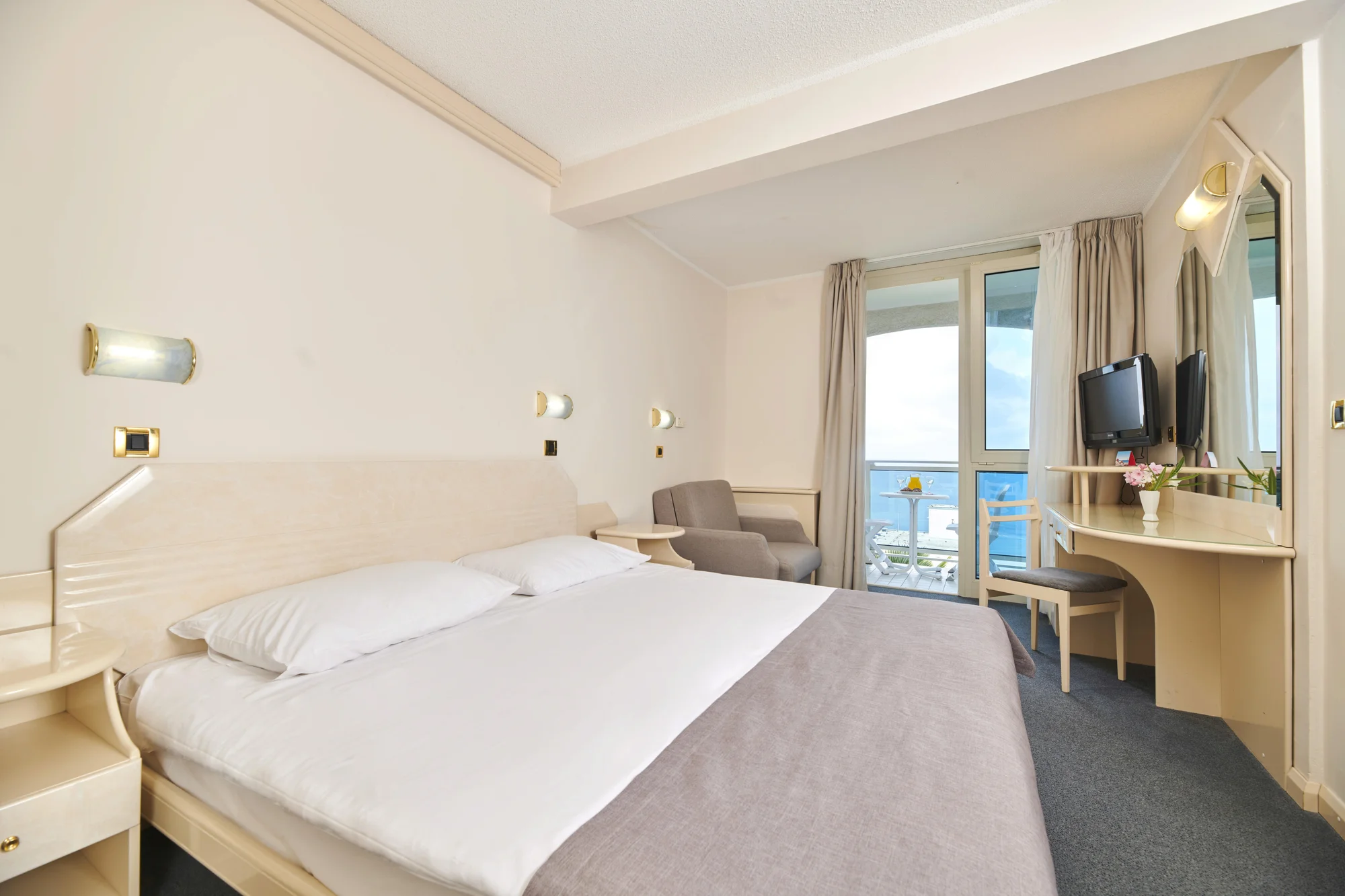 Parádní odpočinek v Chorvatsku: 3* hotel s polopenzí+, bazénem a programem pro děti