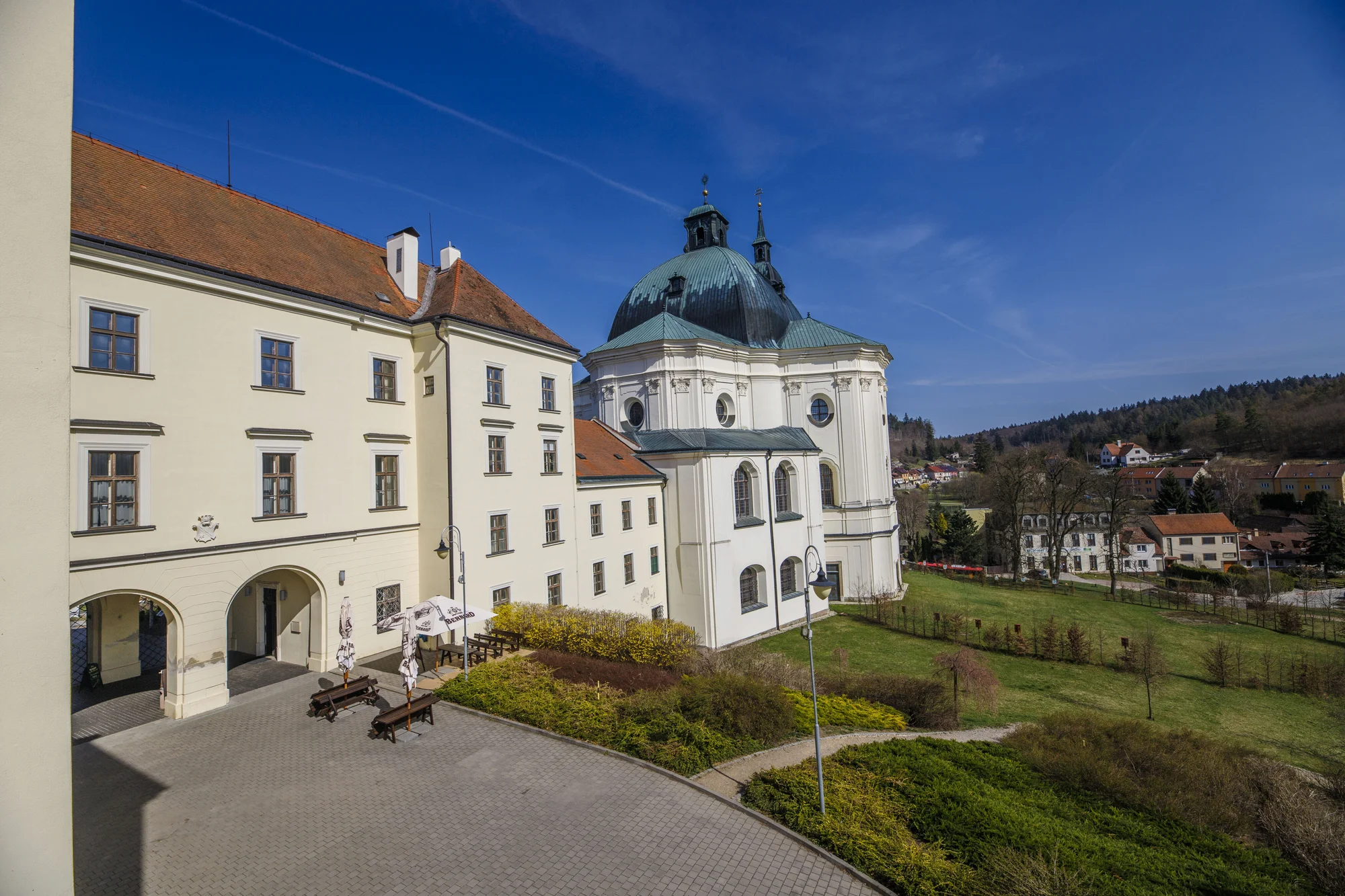 Pobyt na Zámku Křtiny v Moravském krasu: snídaně nebo polopenze i romantická večeře