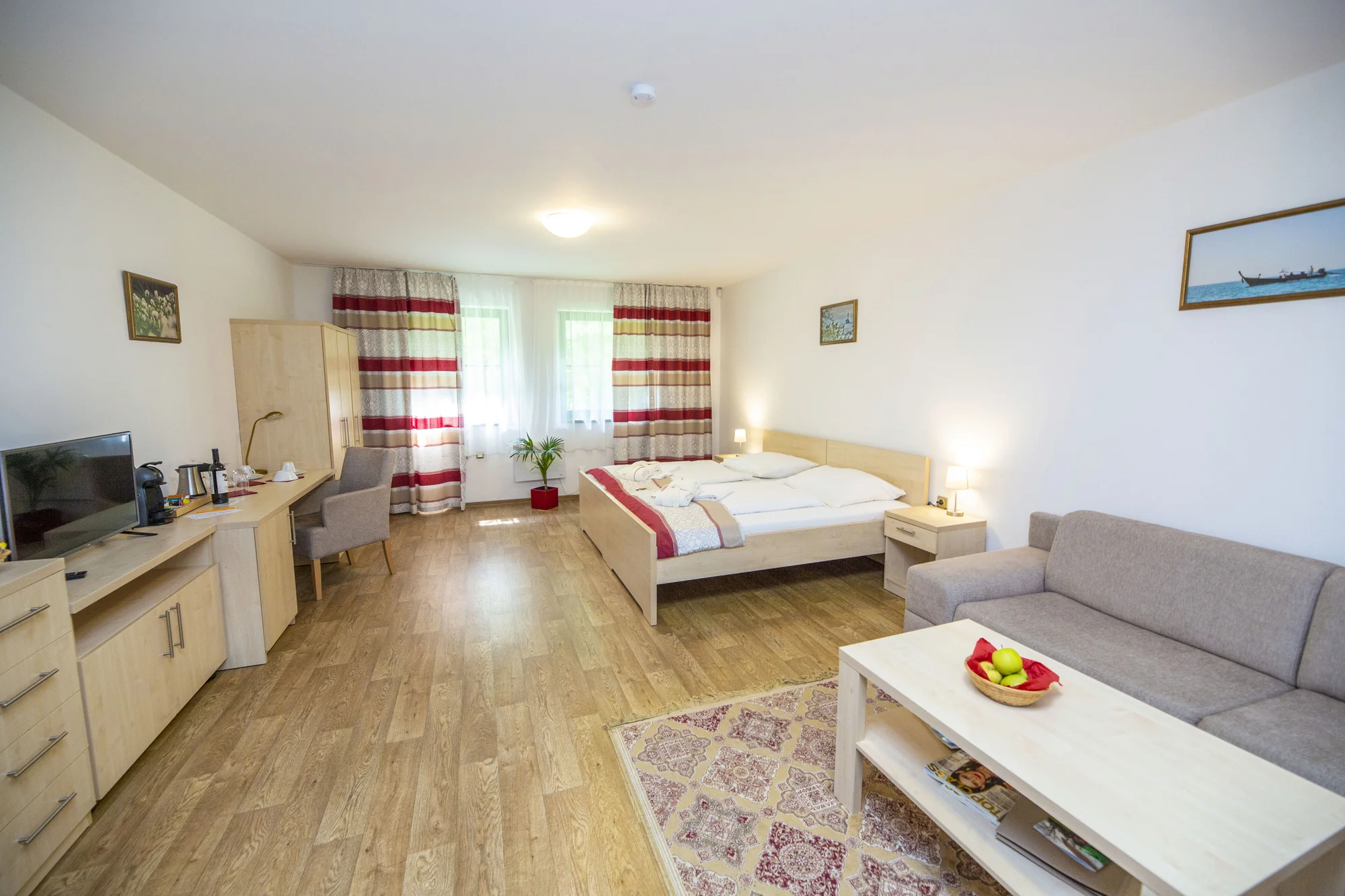 4* Resort Johanka či treehouse na Vysočině: polopenze, vířivka, sauna a dřevěné sudy