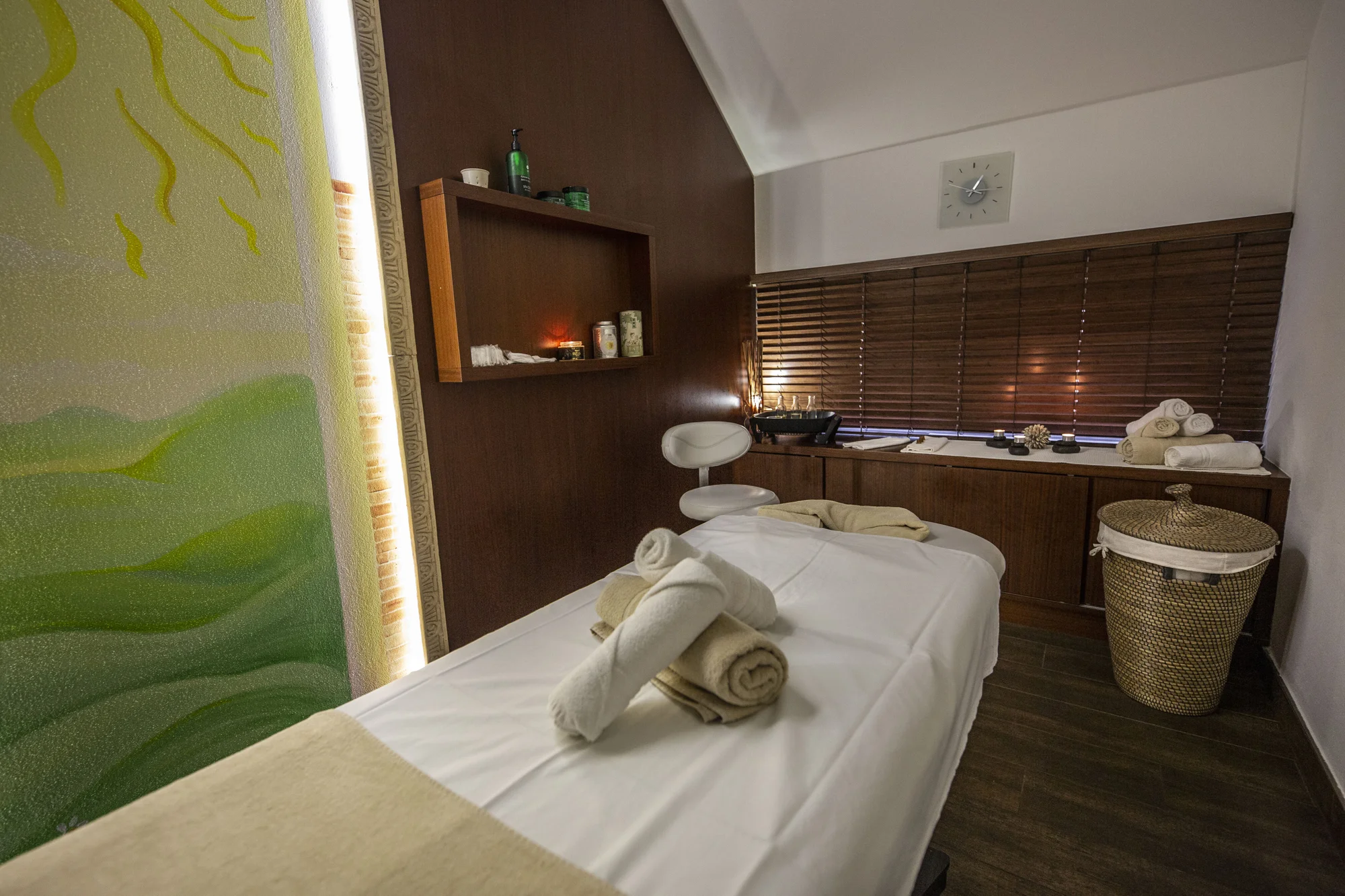 4* Resort Johanka či treehouse na Vysočině: polopenze, vířivka, sauna a dřevěné sudy