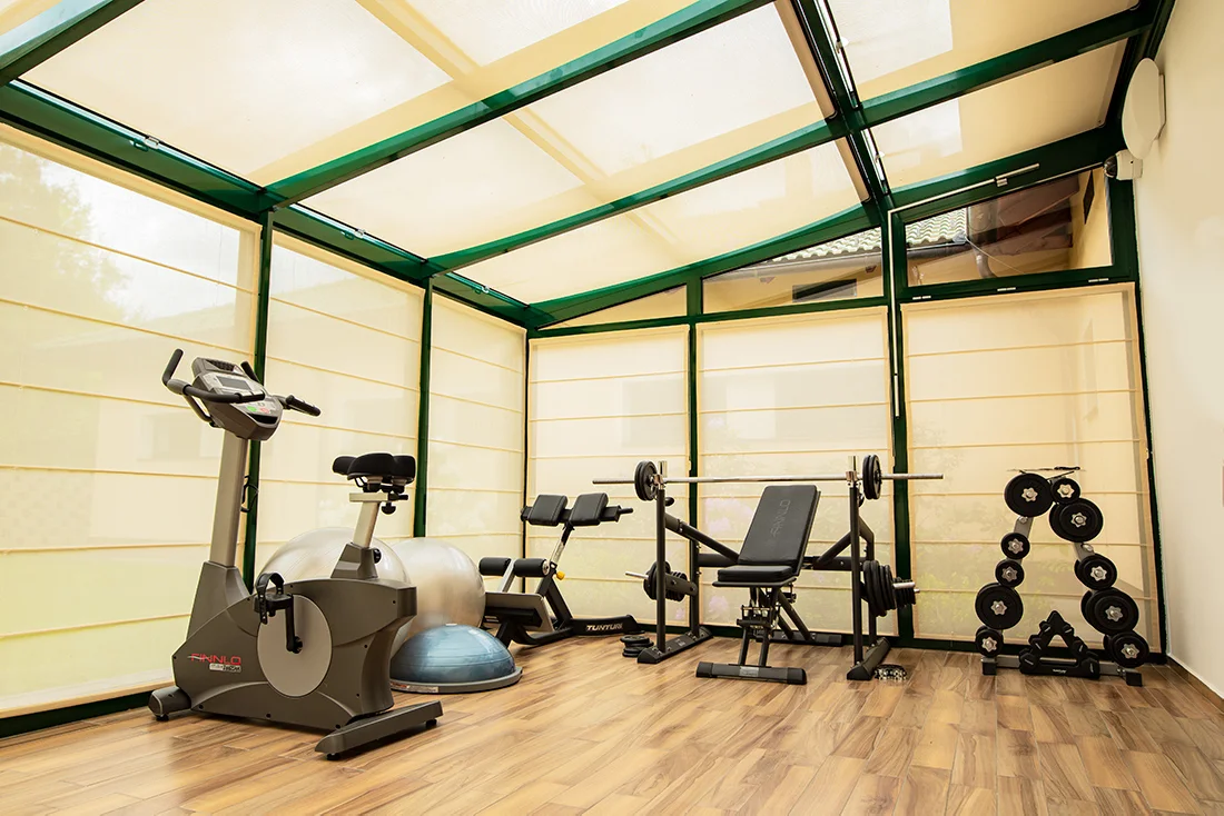 4* Resort Johanka či treehouse na Vysočině: polopenze, vířivka, sauna a dřevěné sudy