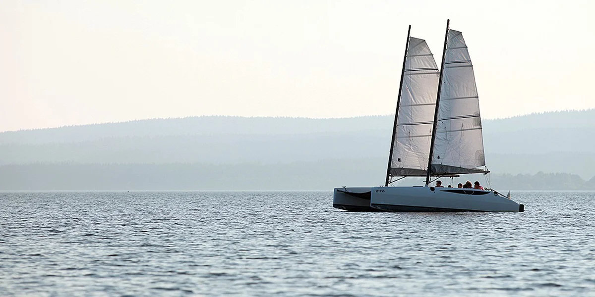 Jachting na Lipně pro 1 či 2 osoby: 2hodinová plavba na katamaránu se základním výcvikem