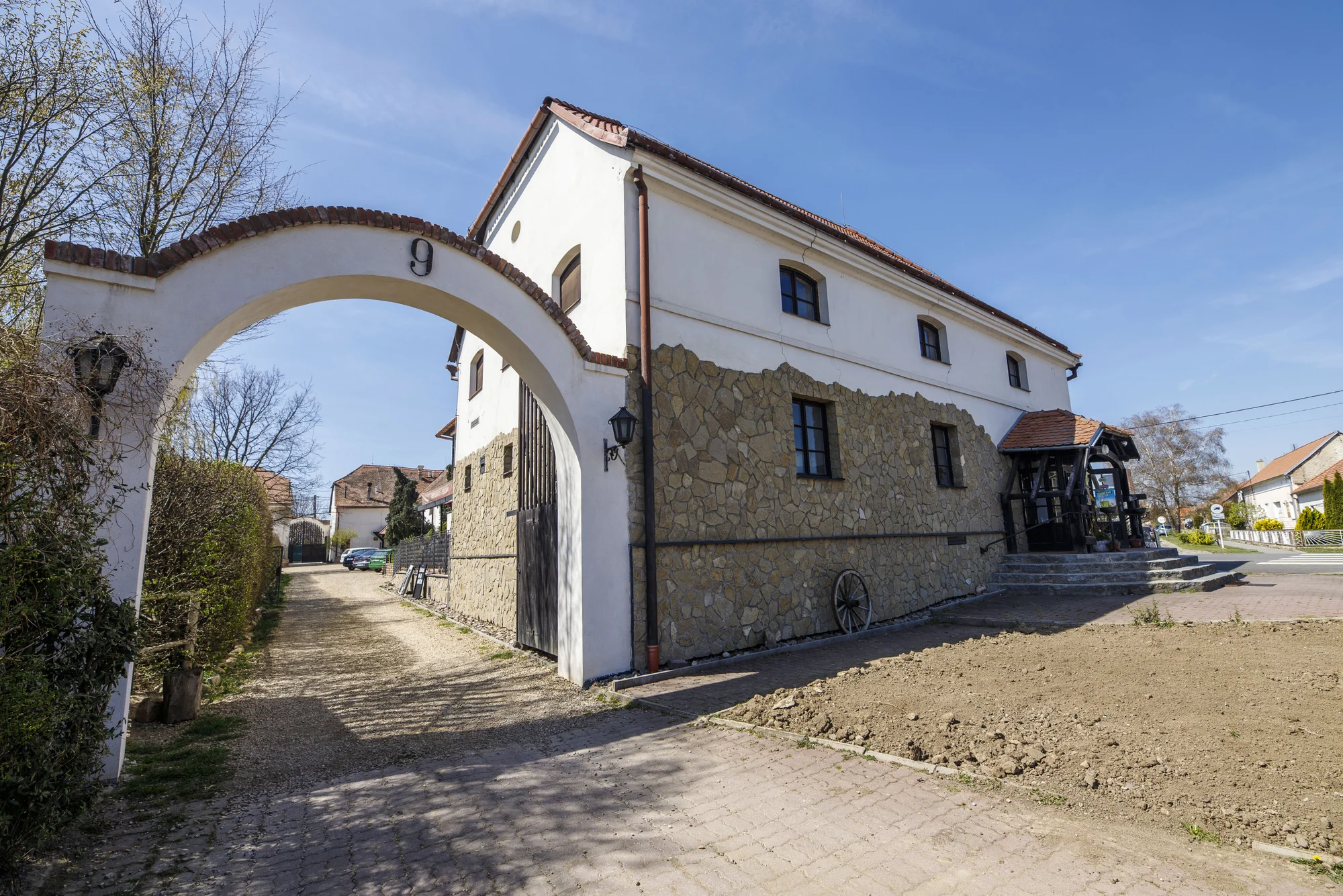 Pobyt na farmě u Znojma: až 15 dní se snídaní či polopenzí i projížďkou v koňském sedle nebo kočáře