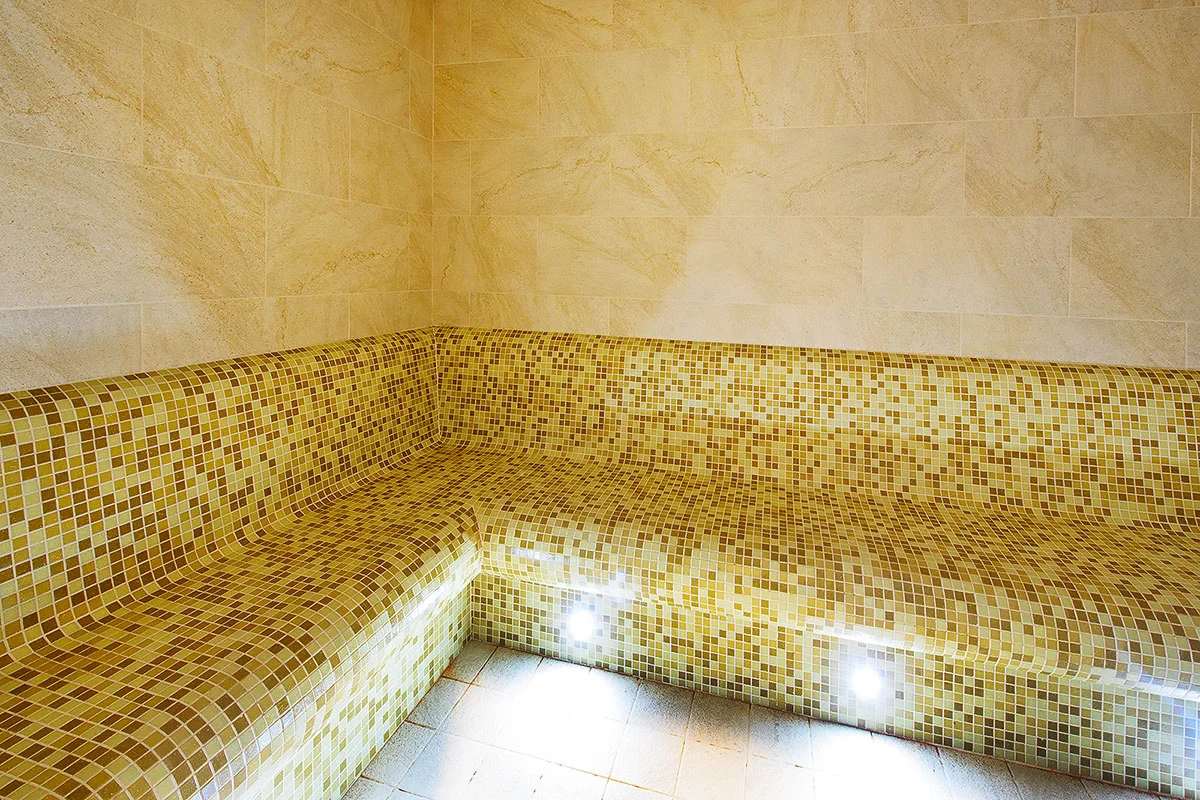 90 minut v privátním wellness až pro 4 osoby: vířivka, bazén nebo i sauna
