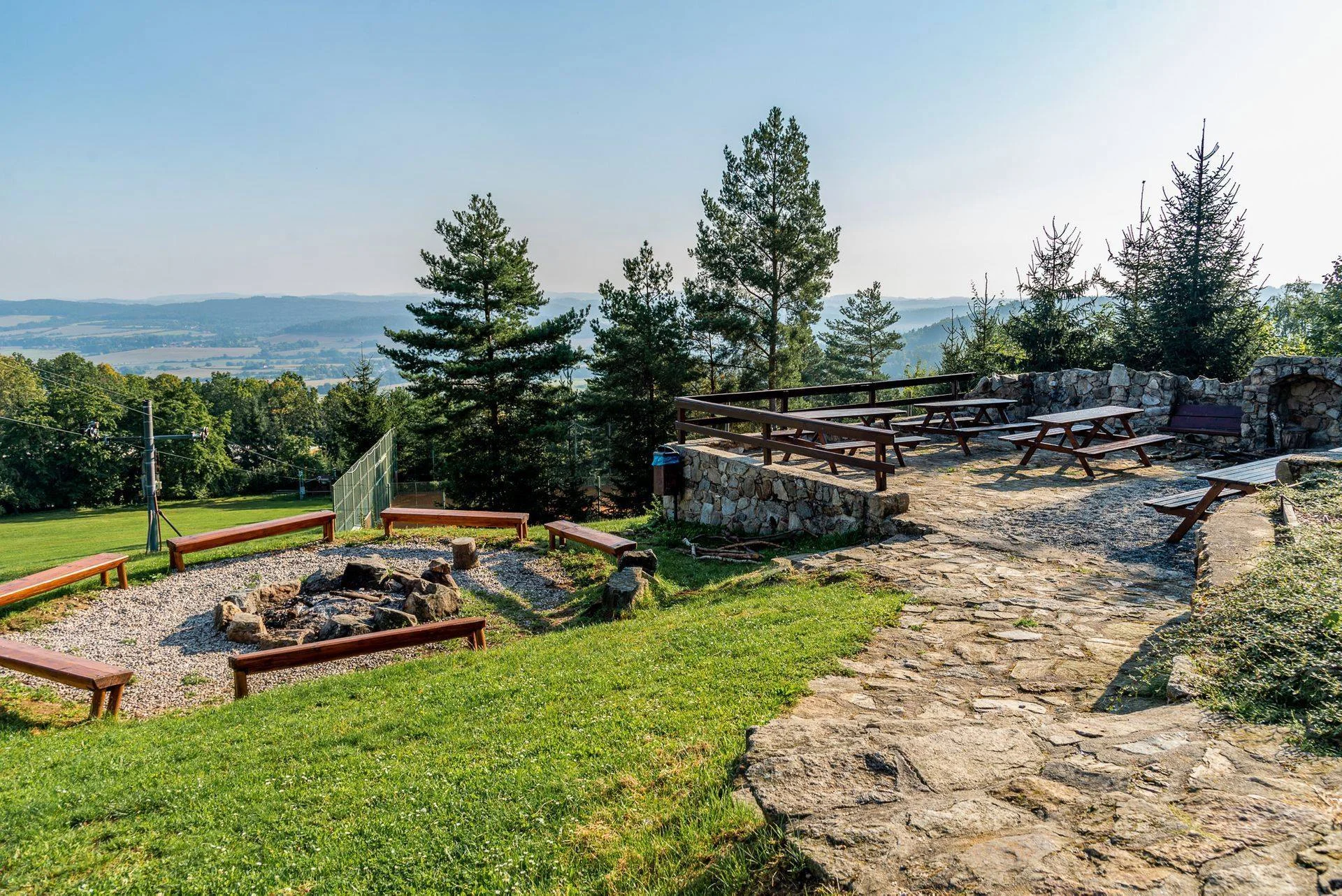 Pobyt na Monínci: hotel s vnitřním bazénem, vířivkou a snídaní