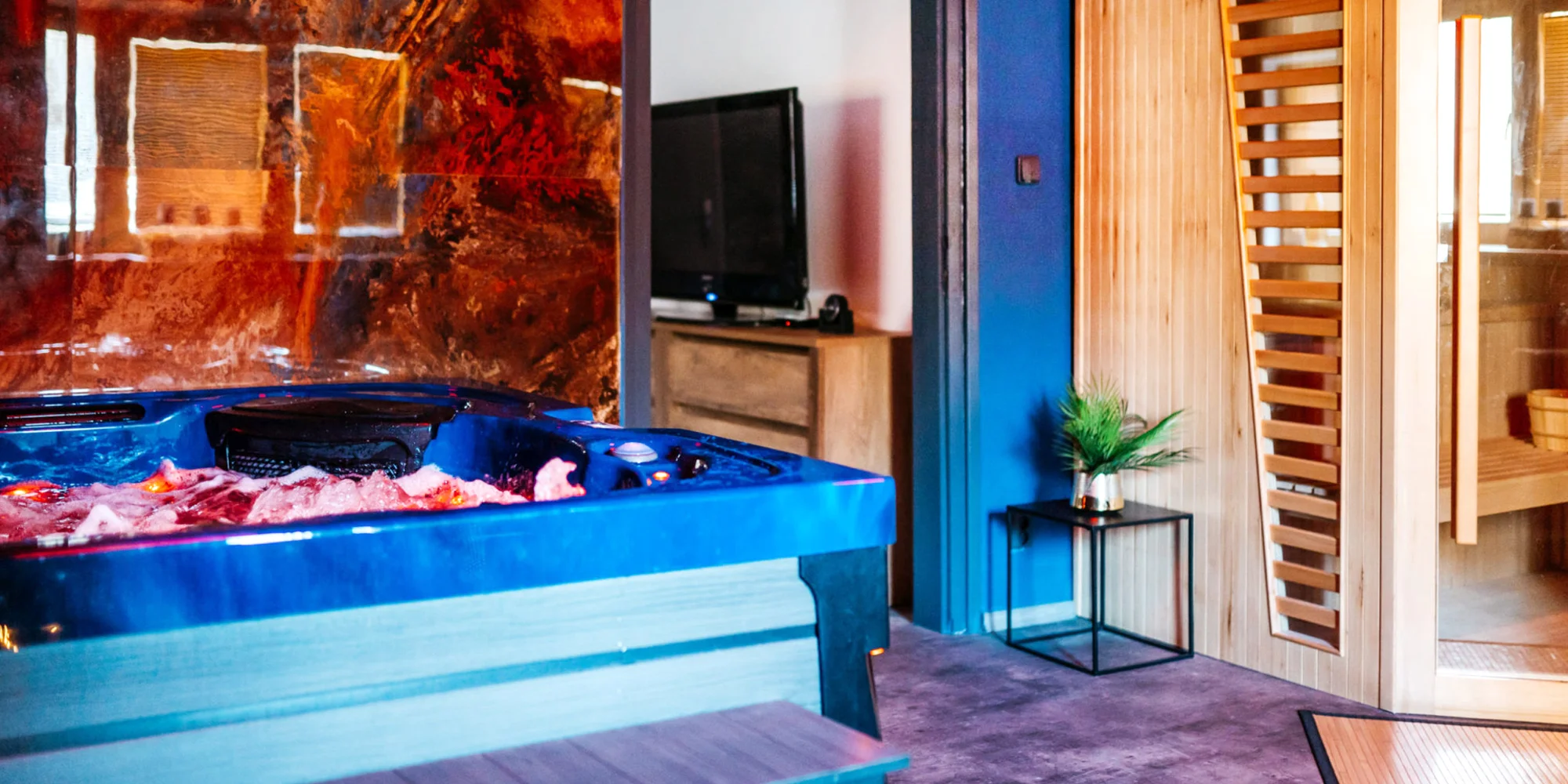 Celý večer a noc v privátním wellness pro 2 osoby: vířivka, sauna, postel i kuchyňka