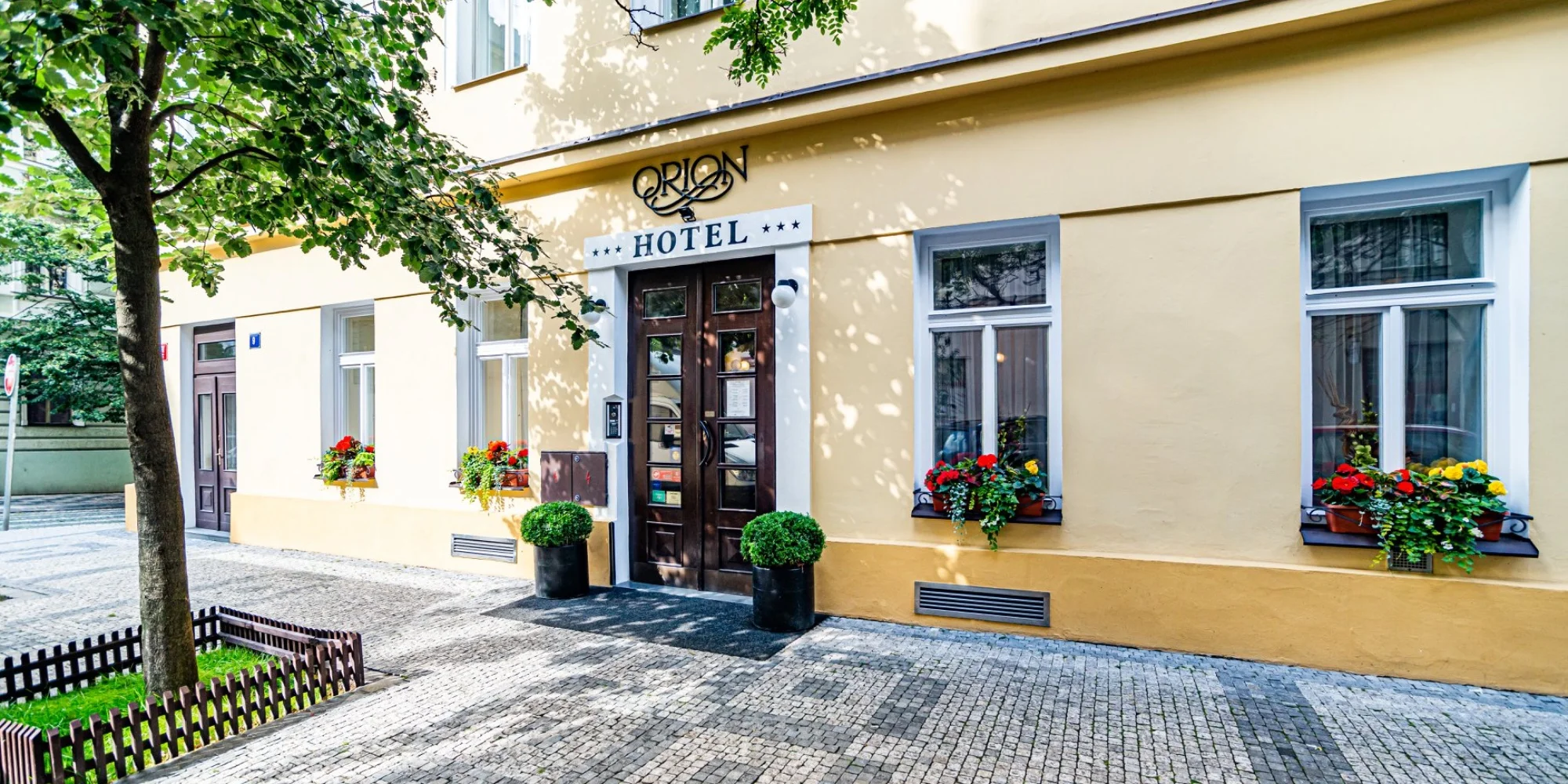Královské Vinohrady až pro 5 osob: moderní apartmán s kuchyňkou a snídaně