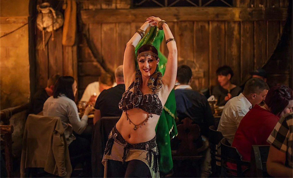 K Pavoukovi na středověké hody: historická show, pětichodové menu a neomezené nápoje