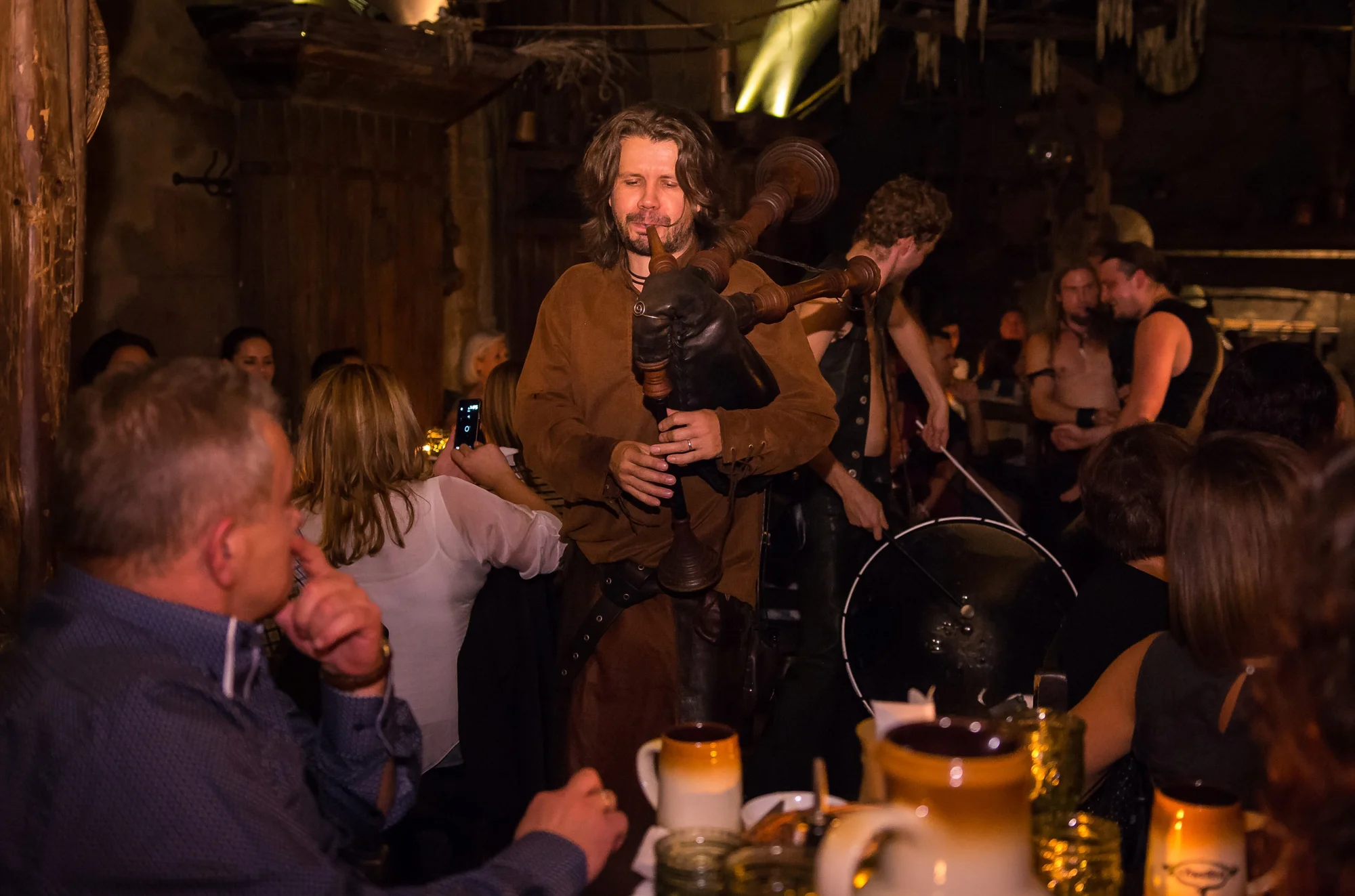 K Pavoukovi na středověké hody: historická show, pětichodové menu a neomezené nápoje