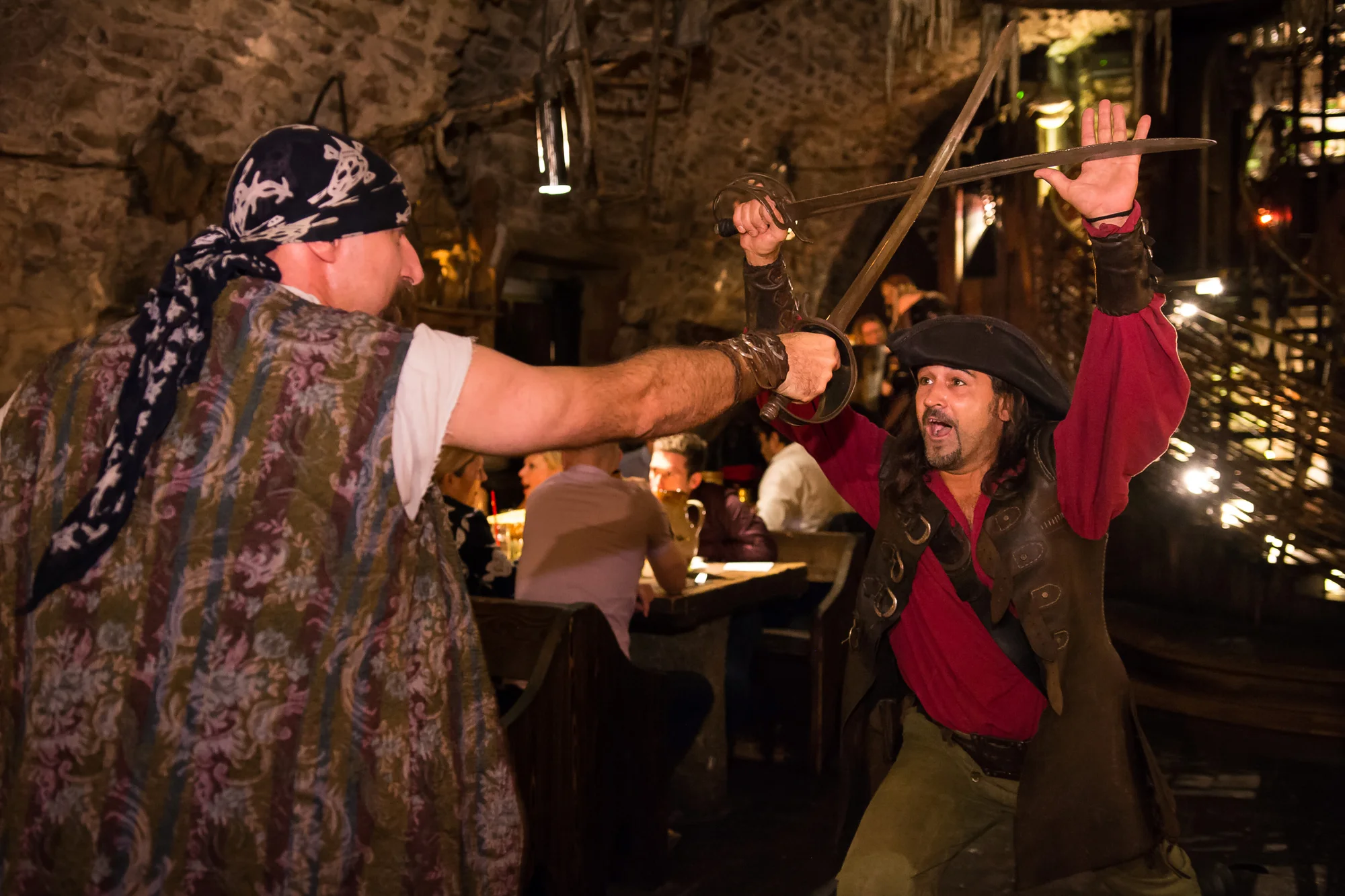 V týdnu i o víkendu na historickou show: bohaté tříchodové menu a neomezené nápoje