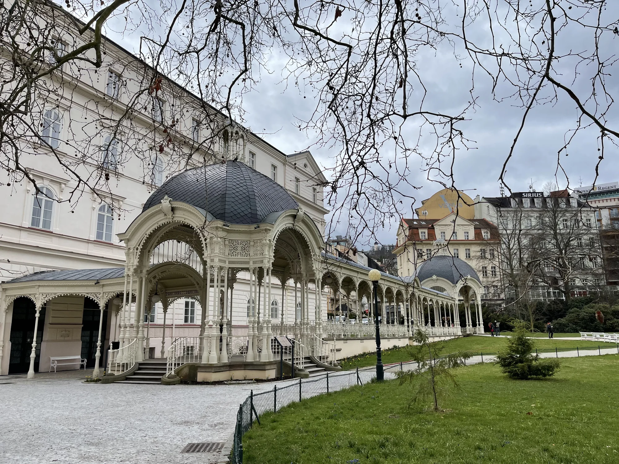 Pobyt v centru Karlových Varů: skvělé jídlo, procedury i neomezený wellness