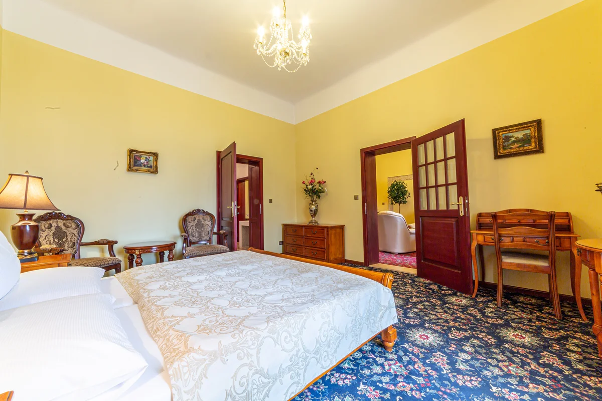 Pohádková romantika v Chateau Zbiroh: večeře v krčmě, wellness a prohlídka zámku