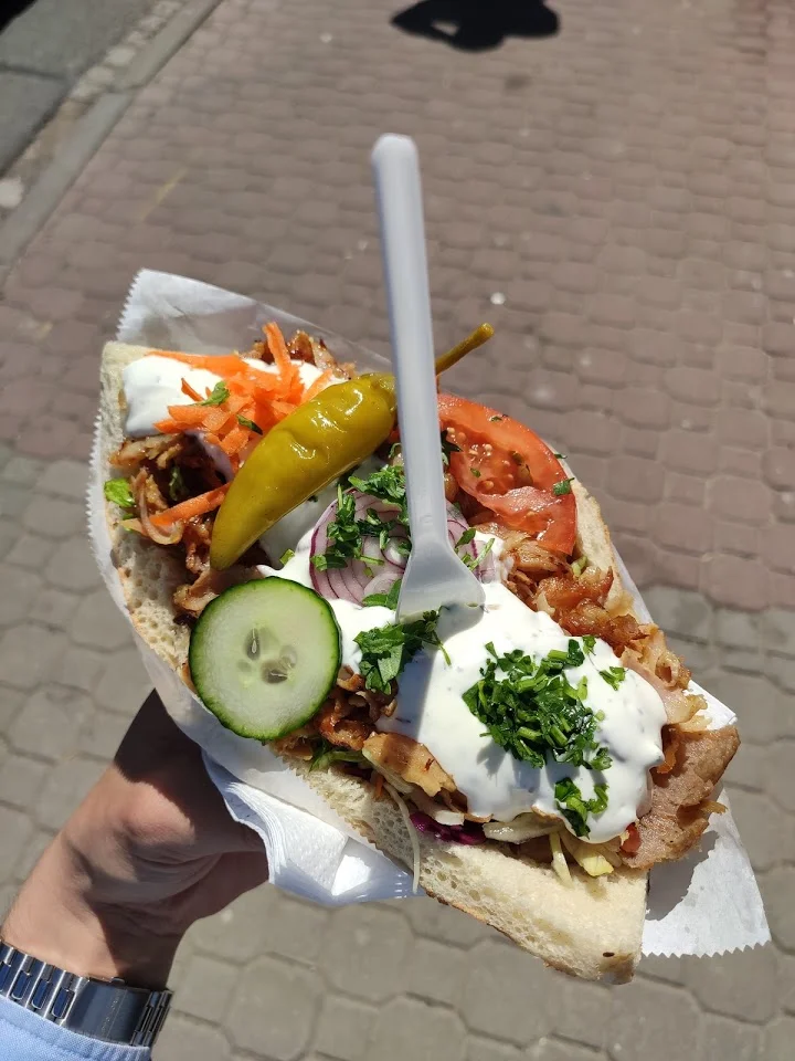 Kebab podle výběru: döner v chlebu či dürüm v tortile i se sýrem