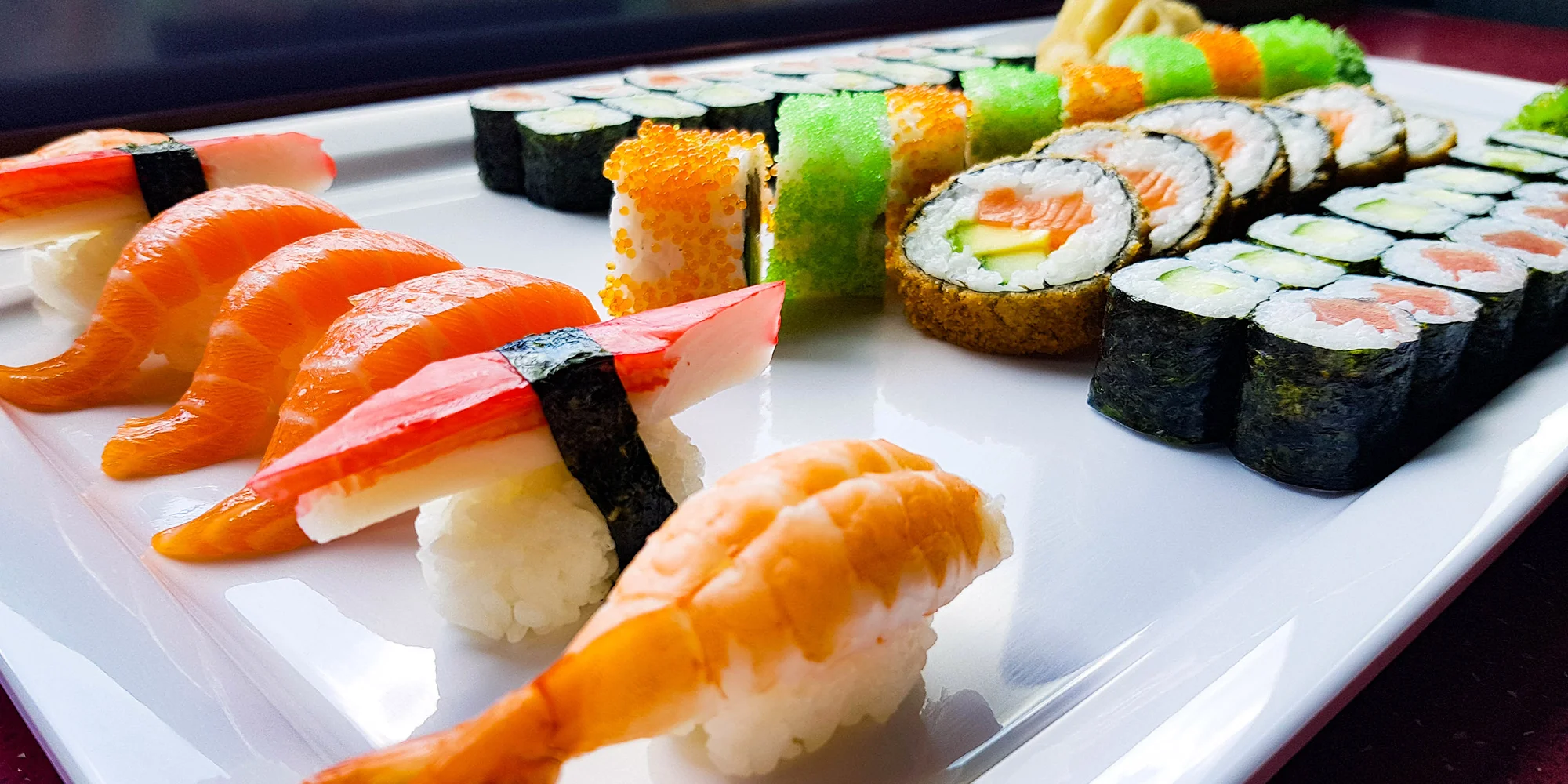Sushi set s 32 či 53 ks: krab, krevety, tuňák, okurka, avokádo i losos
