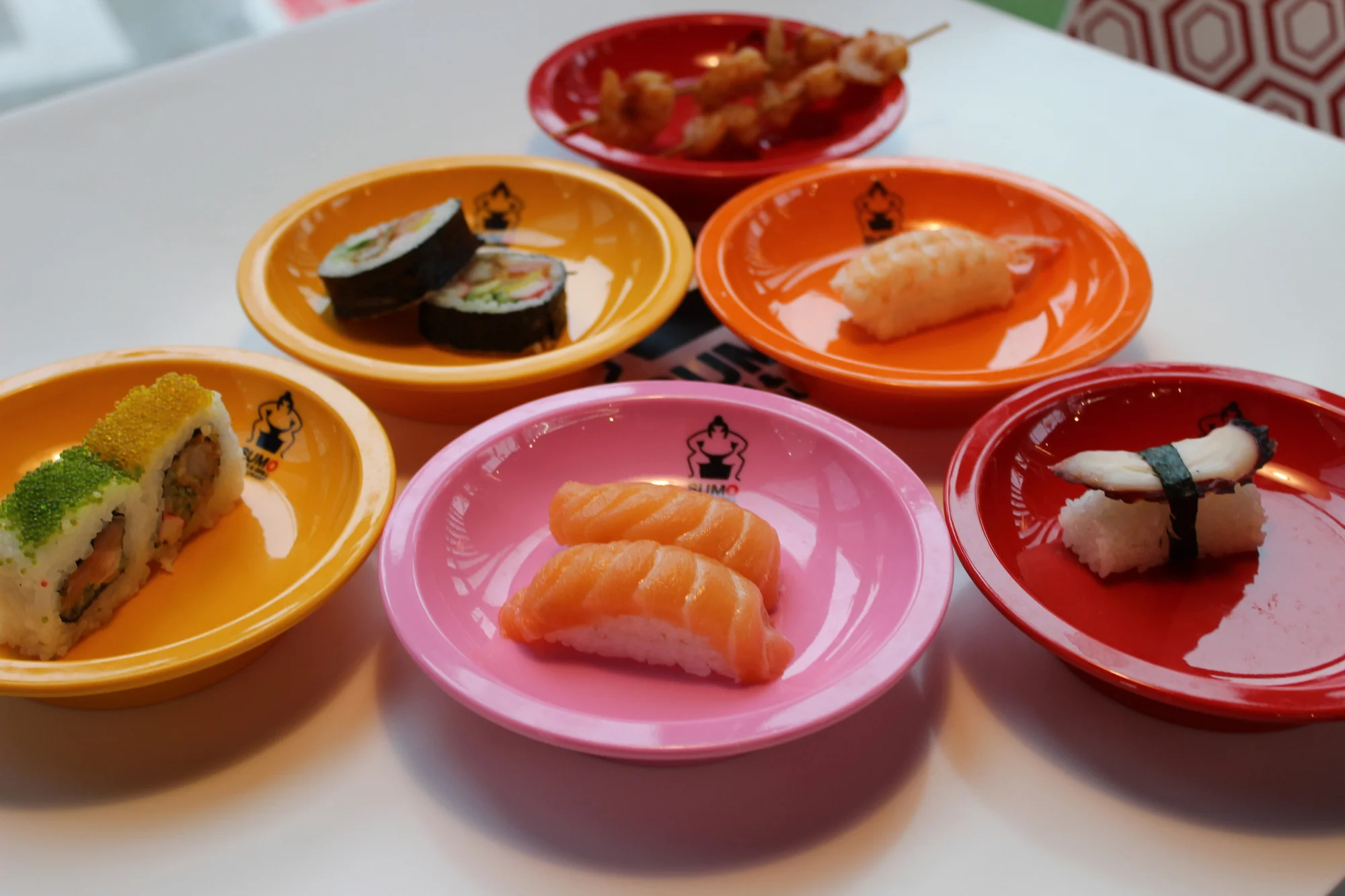Running sushi v Hradci Králové: 2 h konzumace asijských pochoutek pro dospělé i děti