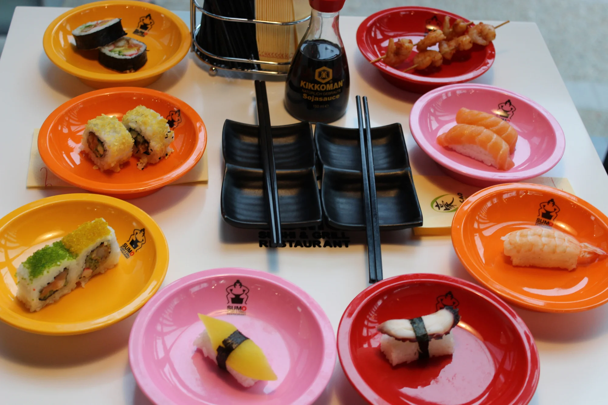 Running sushi v Hradci Králové: 2 h konzumace asijských pochoutek pro dospělé i děti