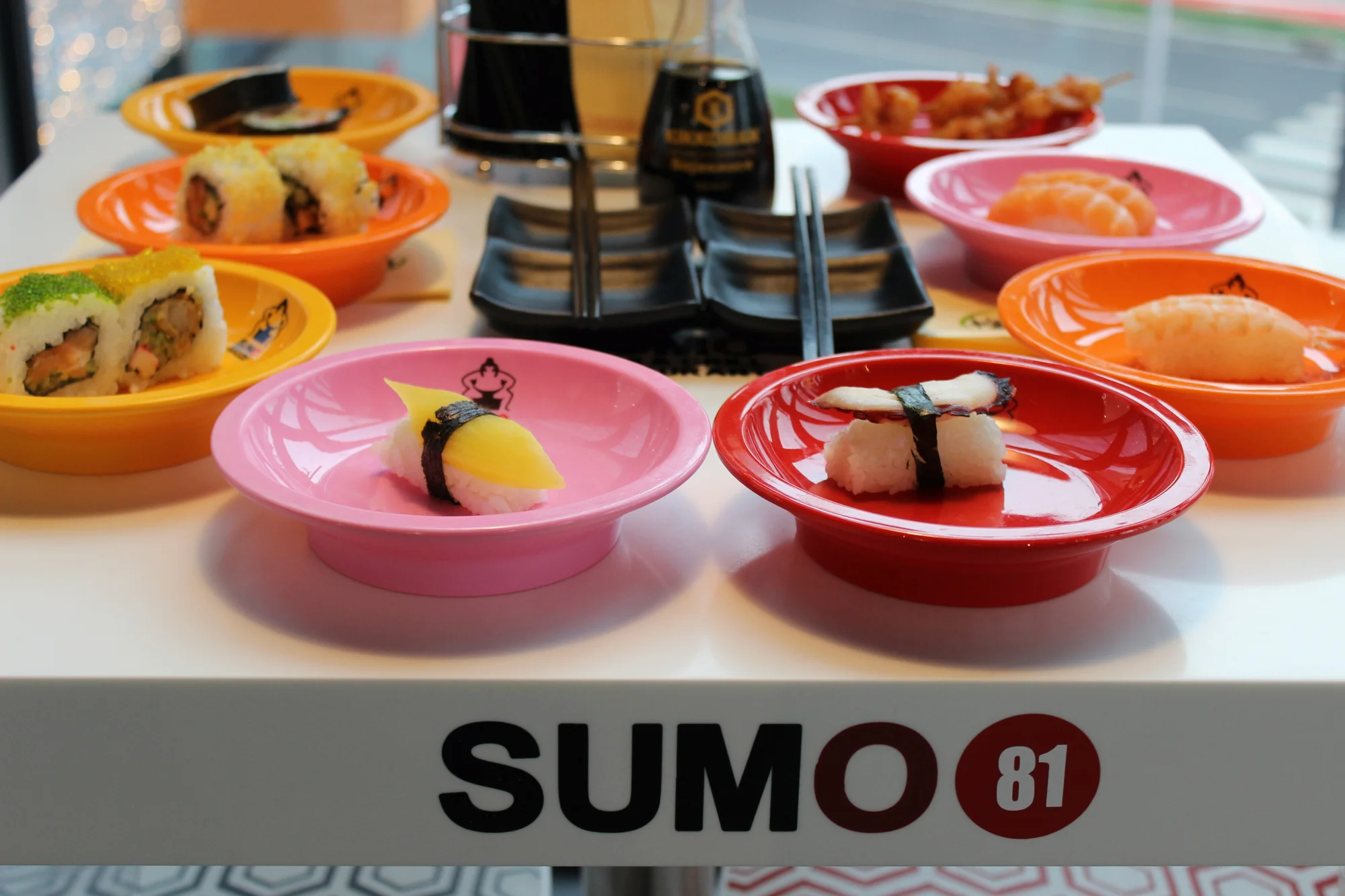 Running sushi v Hradci Králové: 2 h konzumace asijských pochoutek pro dospělé i děti