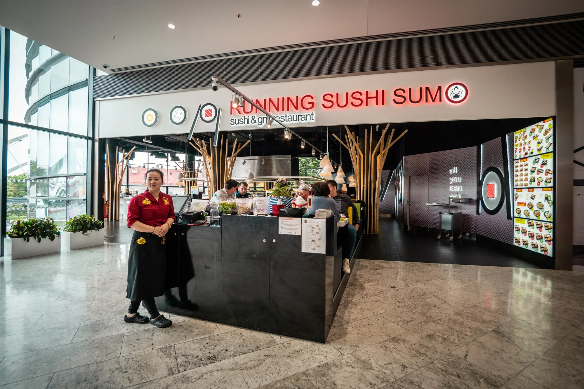 Running sushi v Hradci Králové: 2 h konzumace asijských pochoutek pro dospělé i děti