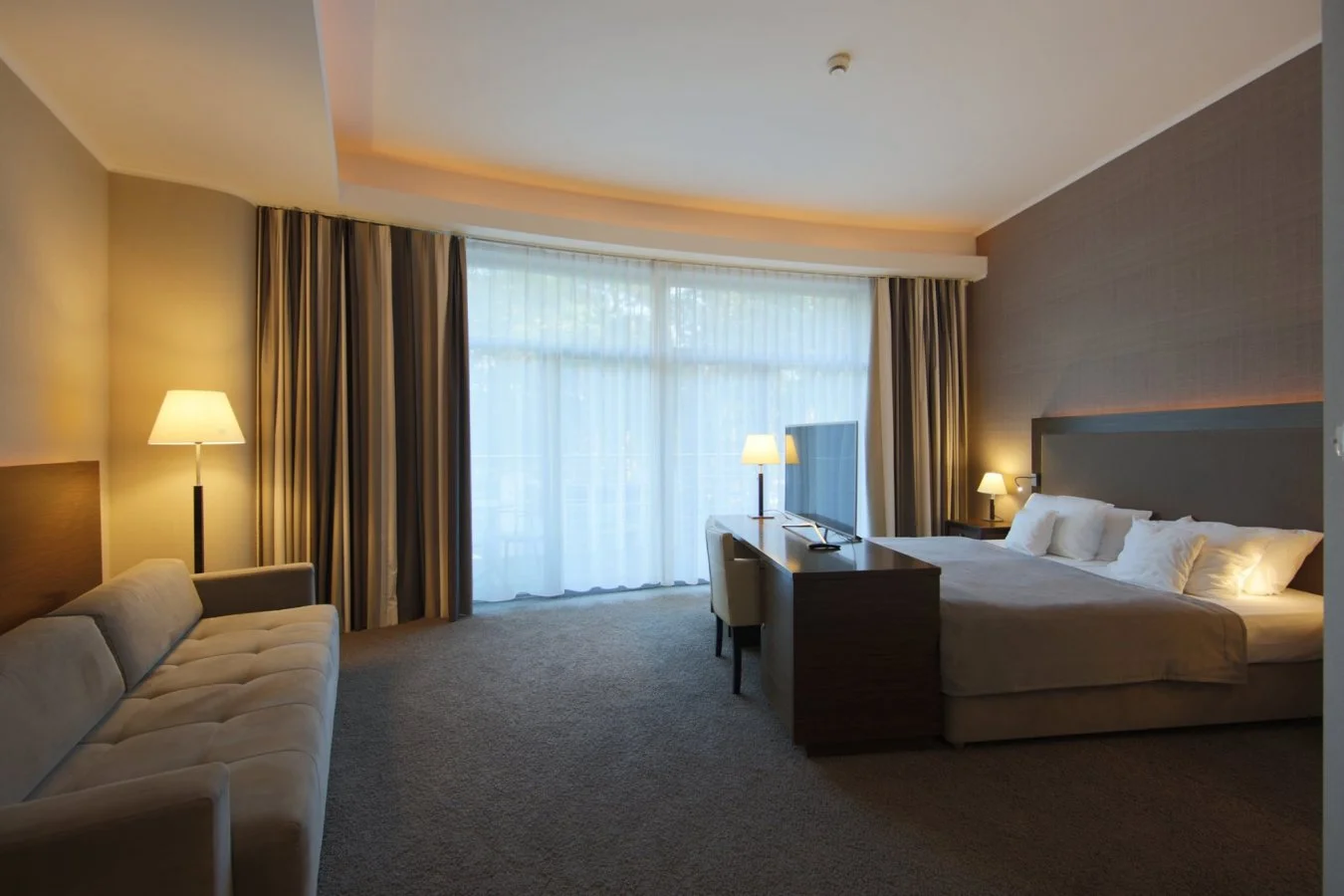 Dovolená u Baltu: 5* hotel se soukromou pláží, polopenze i neomezený vstup do termálního wellness