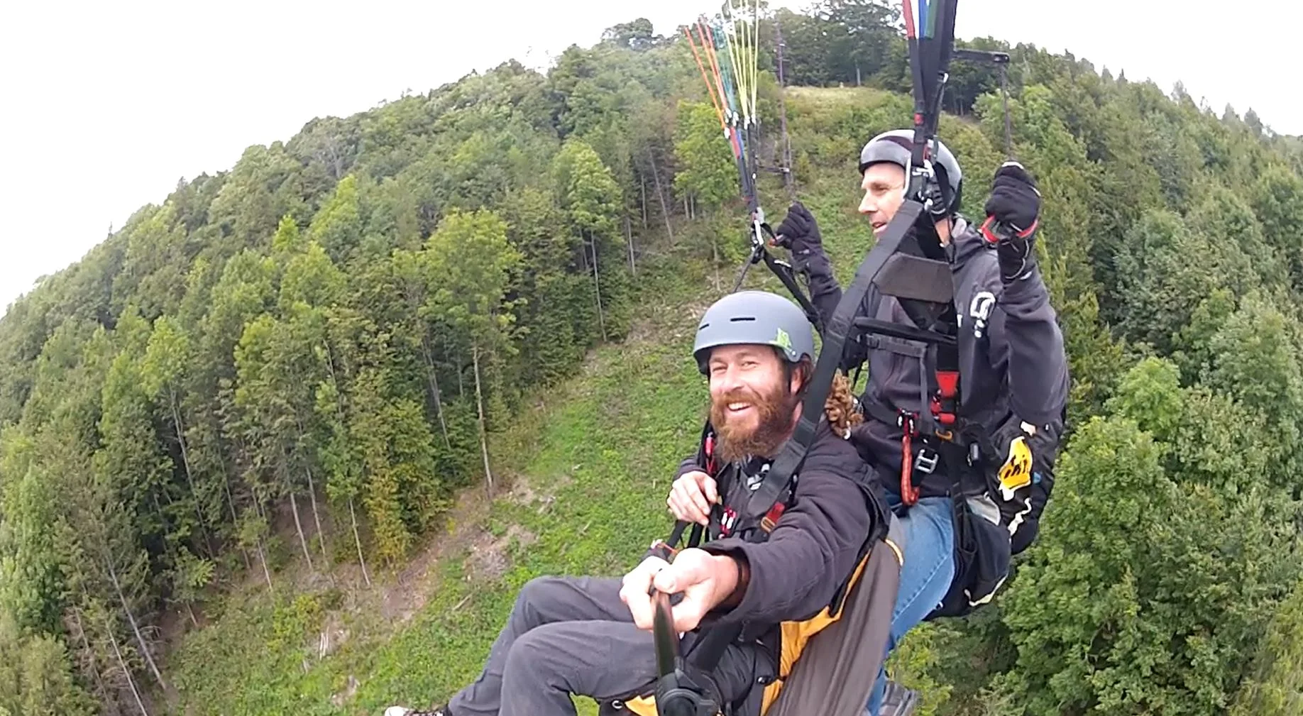 Vyleťte až do oblak: paraglidingový tandemový let na míru s videozáznamem letu