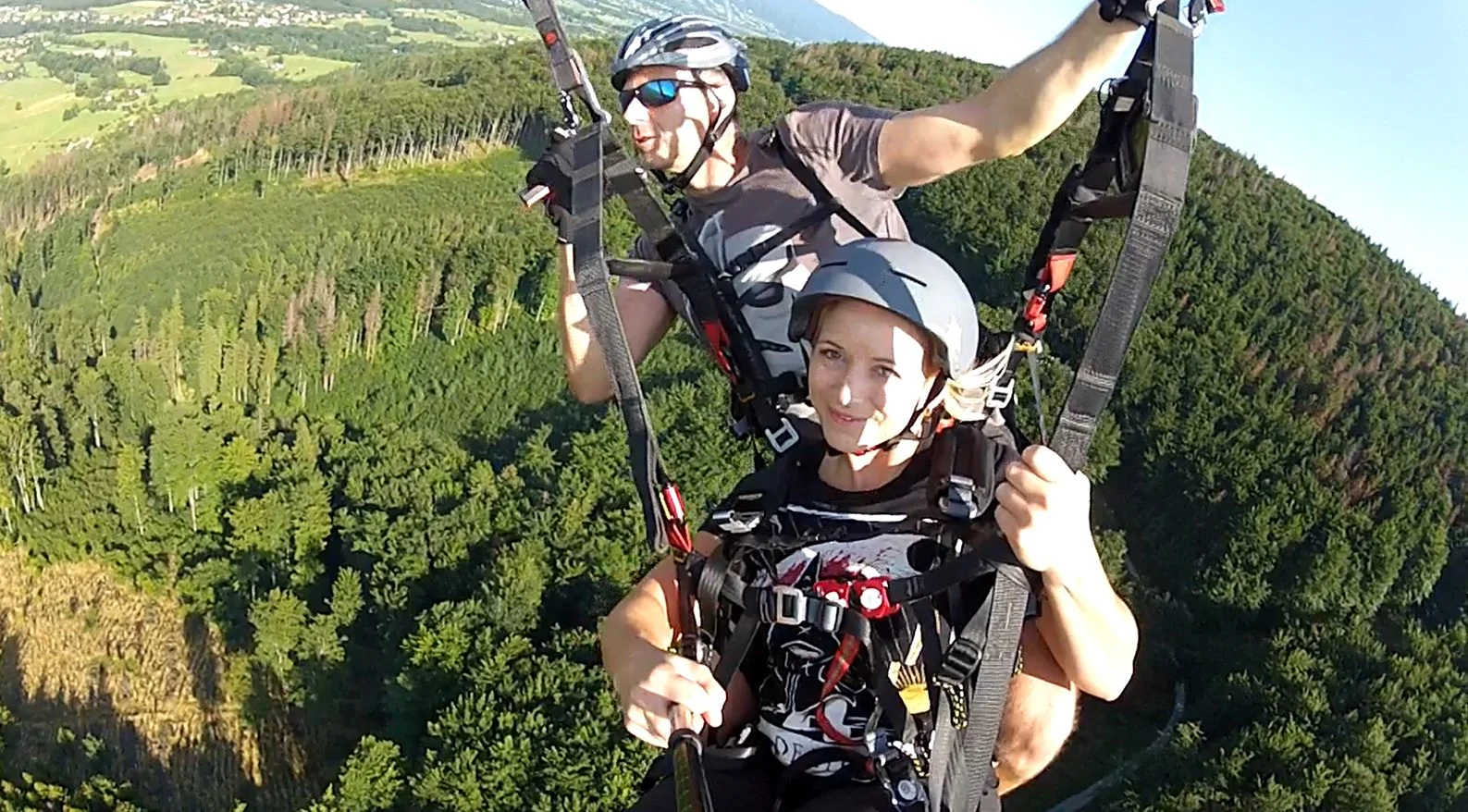 Vyleťte až do oblak: paraglidingový tandemový let na míru s videozáznamem letu