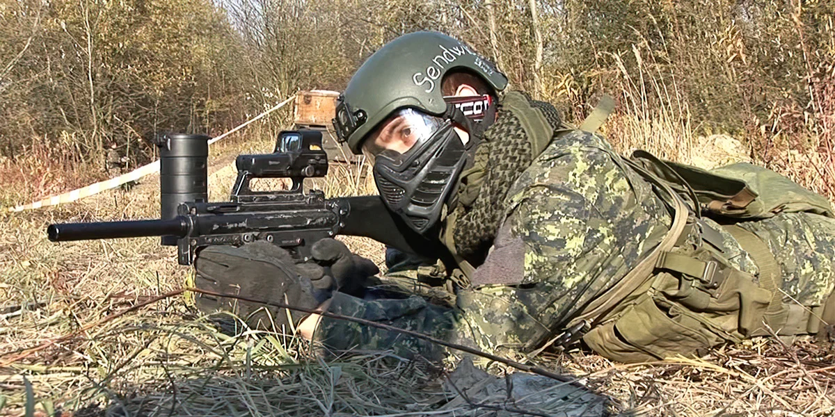 Zažijte adrenalin: 4 hod. paintballu na tankodromu v Kroměříži až pro 12 hráčů