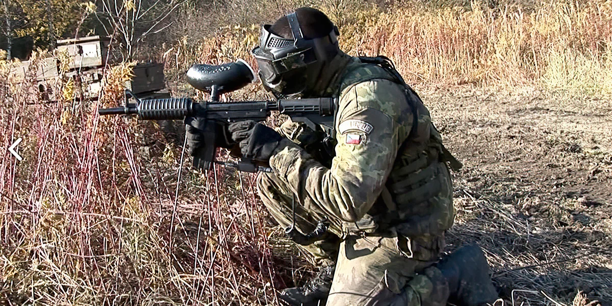 Zažijte adrenalin: 4 hod. paintballu na tankodromu v Kroměříži až pro 12 hráčů