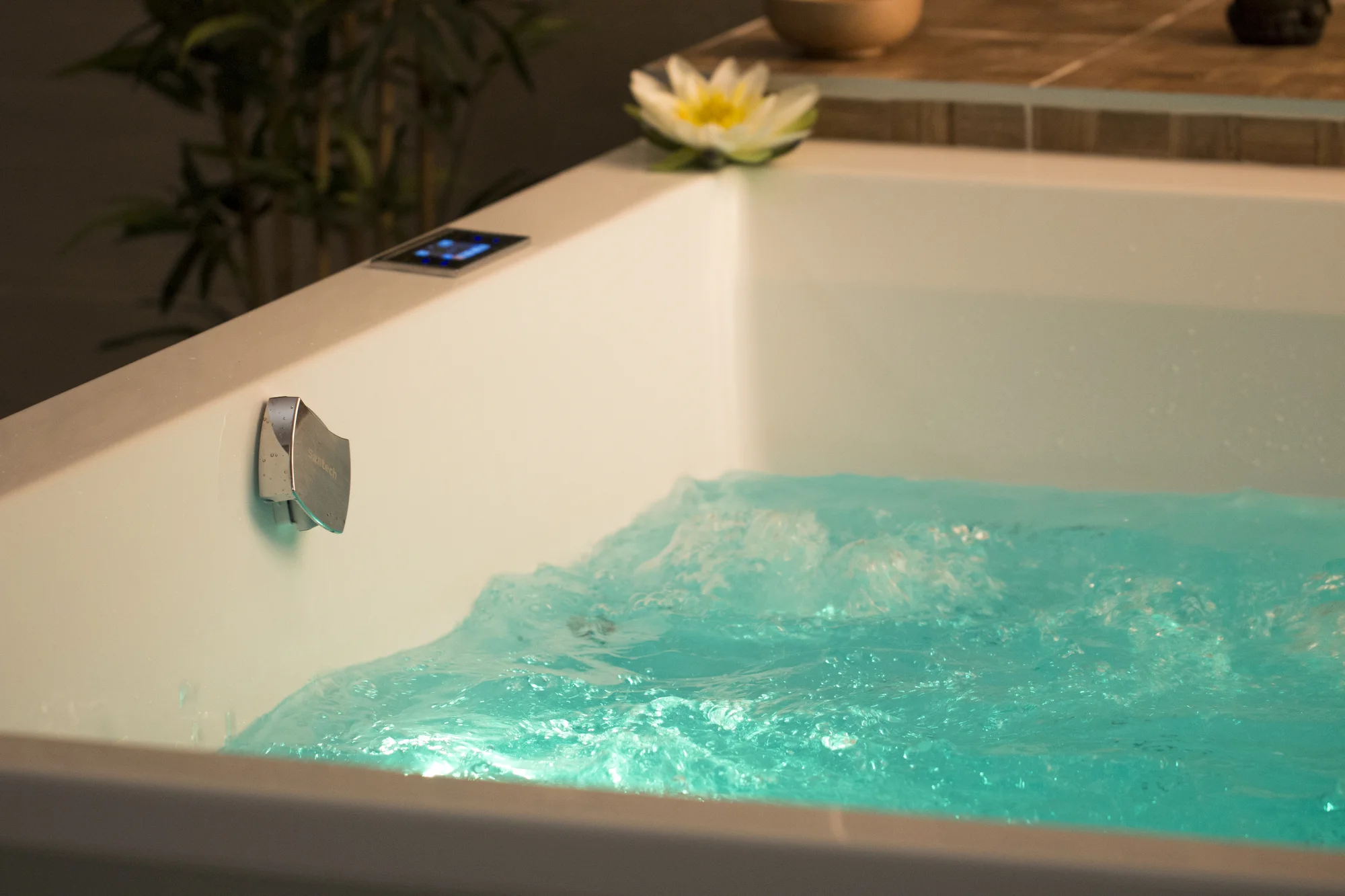 Romantický odpočinek v privátním wellness pro 2 osoby: finská sauna i hydromasážní vířivka