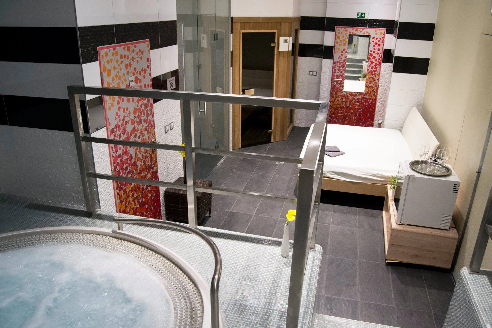 90–120 min. v soukromé VIP wellness zóně pro pár: vířivka i finská sauna