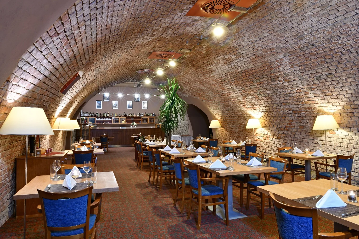 Čtyřchodové menu s vínem v restauraci La Cave pro 1 či 2 osoby