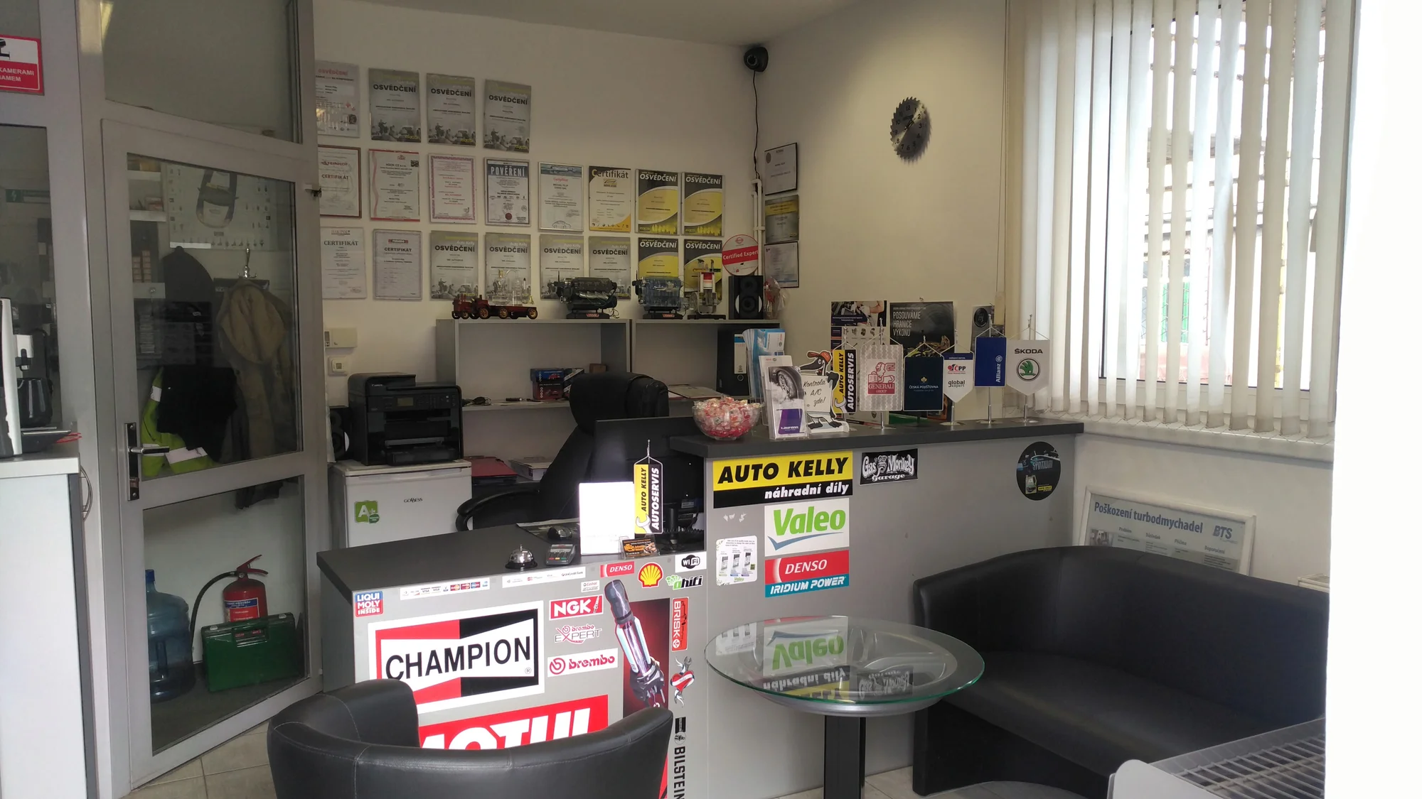 Kompletní servis klimatizace vozu: čištění ozonem i plnění