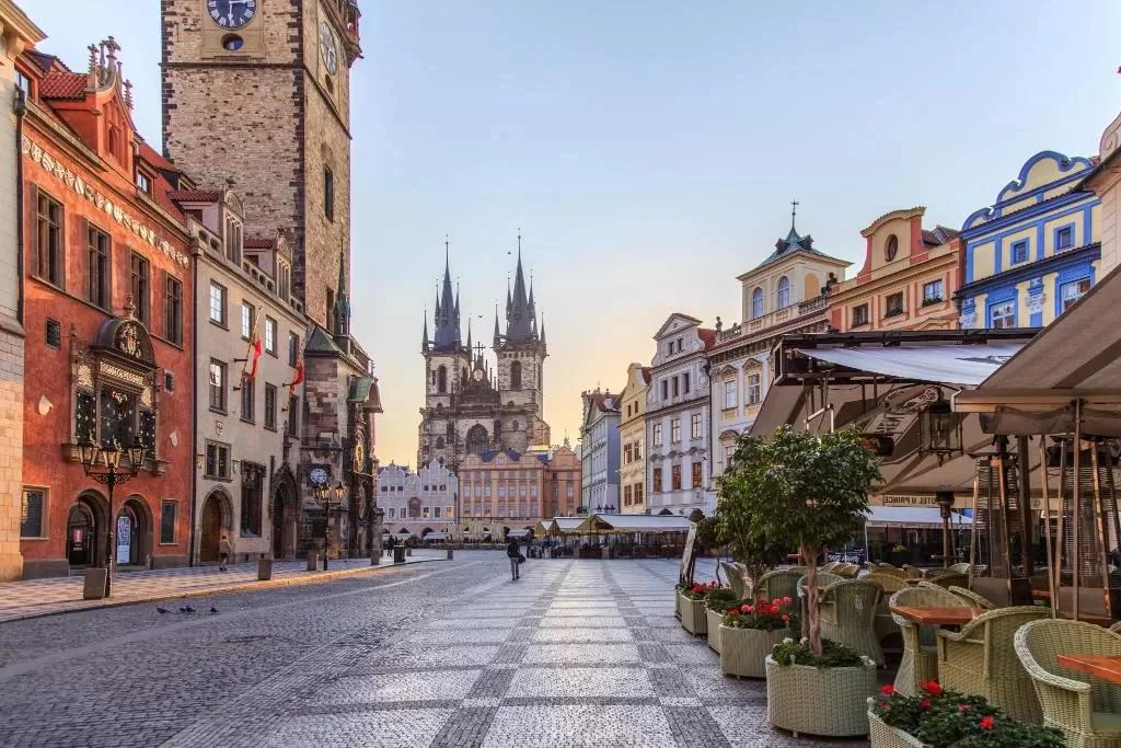 Luxusní zázemí v samém srdci Prahy: 5* hotel, secesní pokoje s připravenou lahvinkou, bohatá snídaně