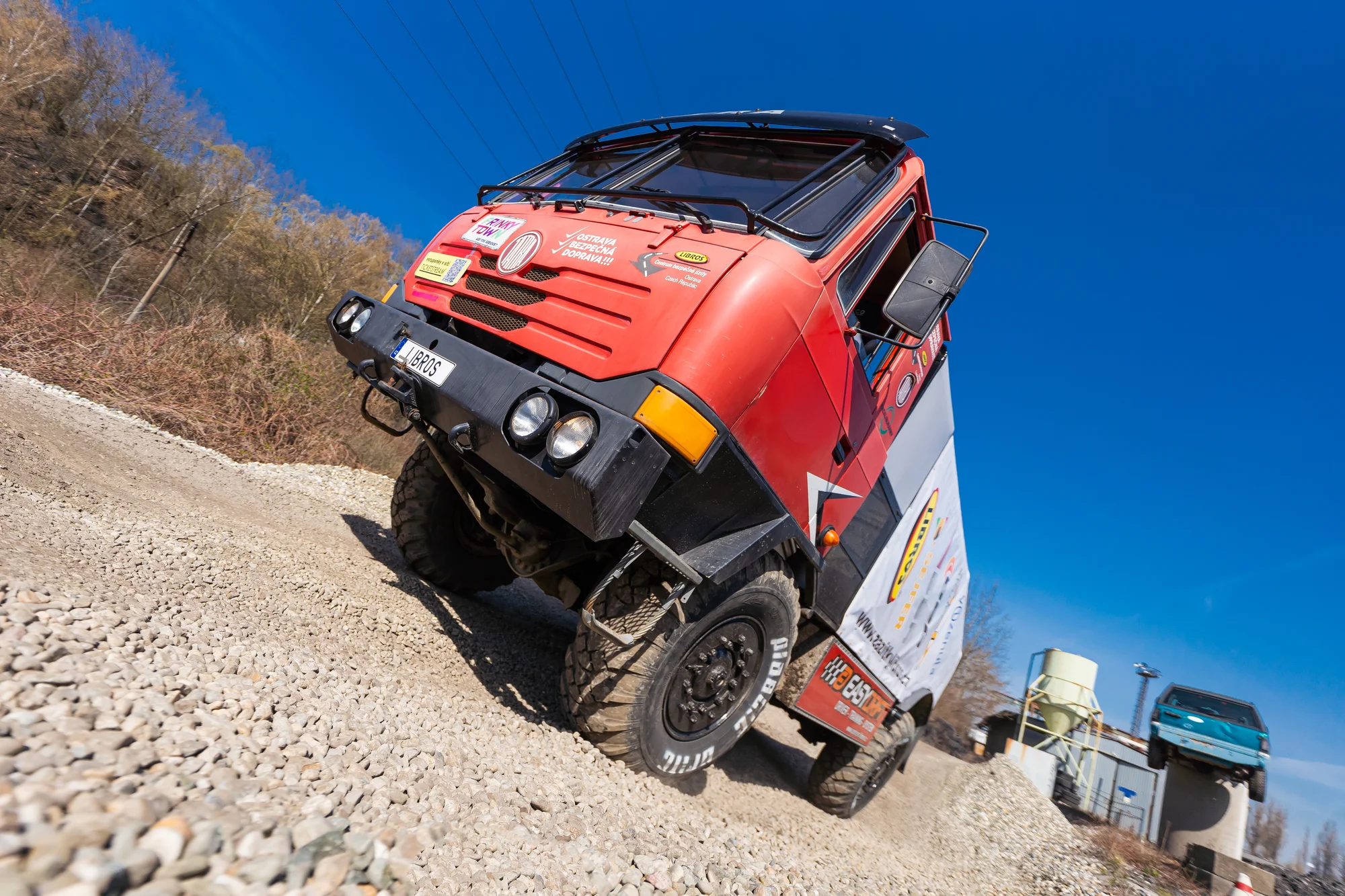 15–60 minut adrenalinové jízdy s dakarským speciálem Tatra 815 4x4