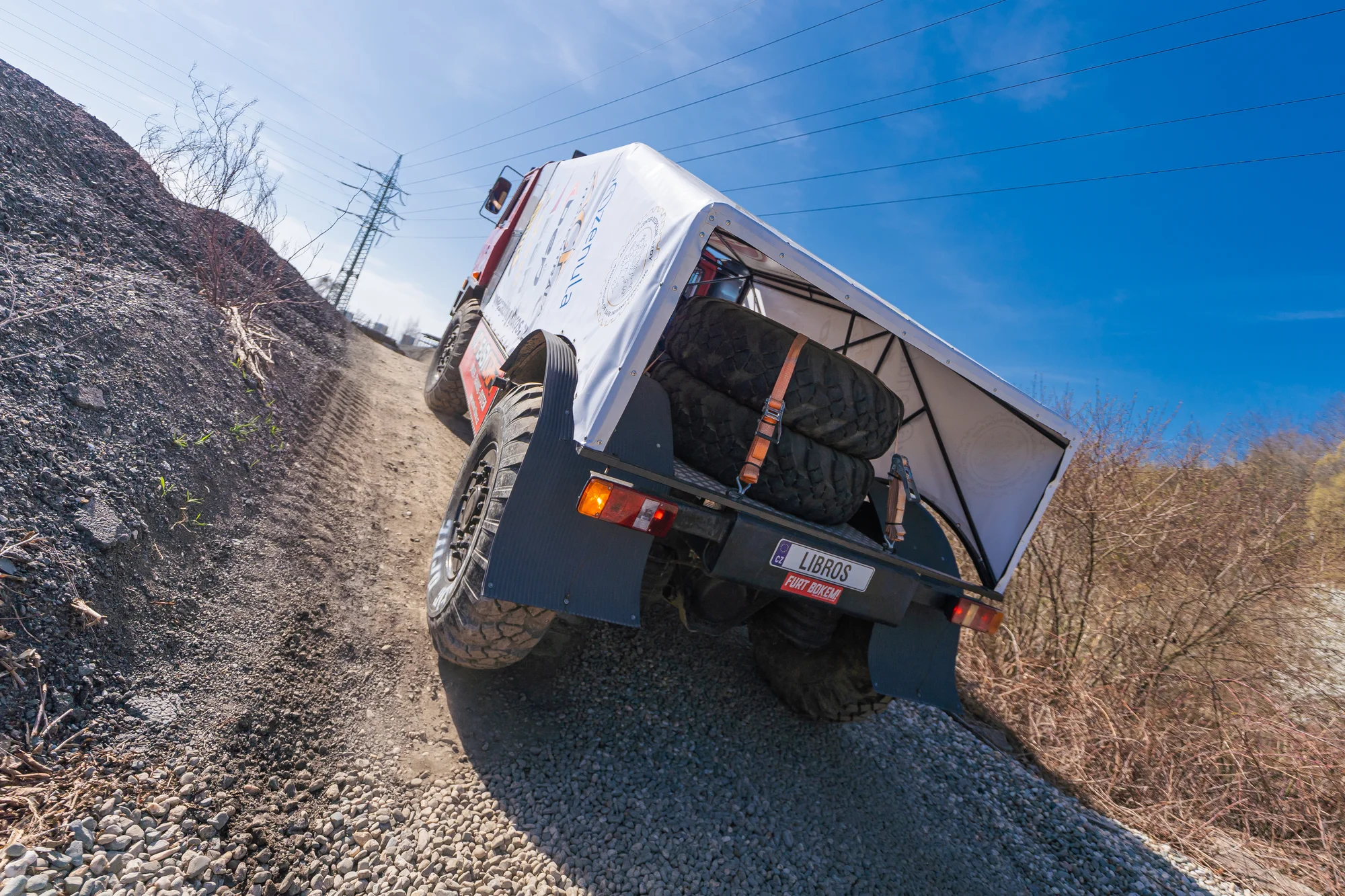 15–60 minut adrenalinové jízdy s dakarským speciálem Tatra 815 4x4