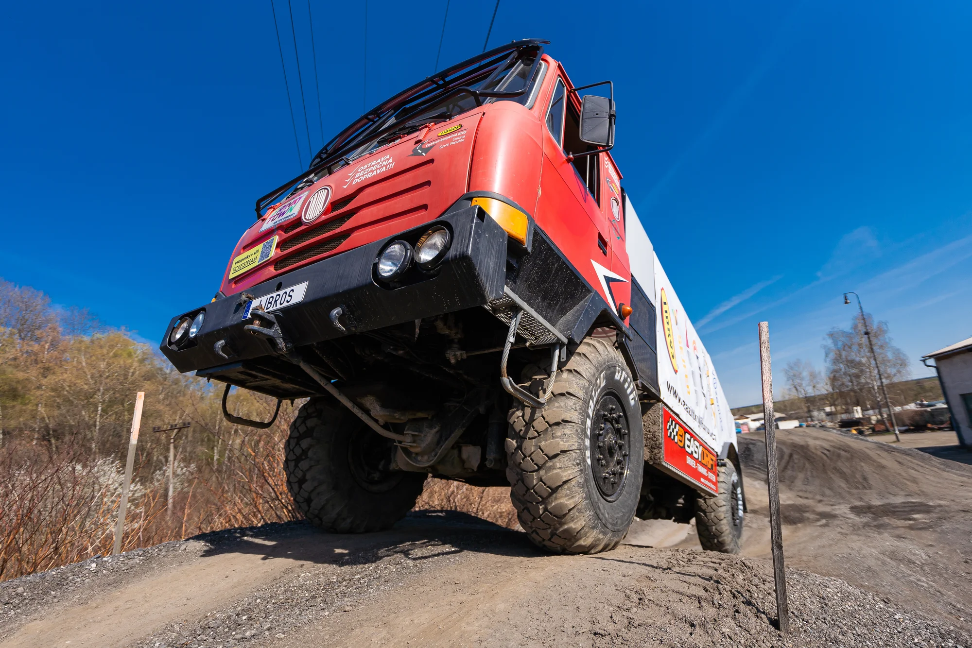 15–60 minut adrenalinové jízdy s dakarským speciálem Tatra 815 4x4