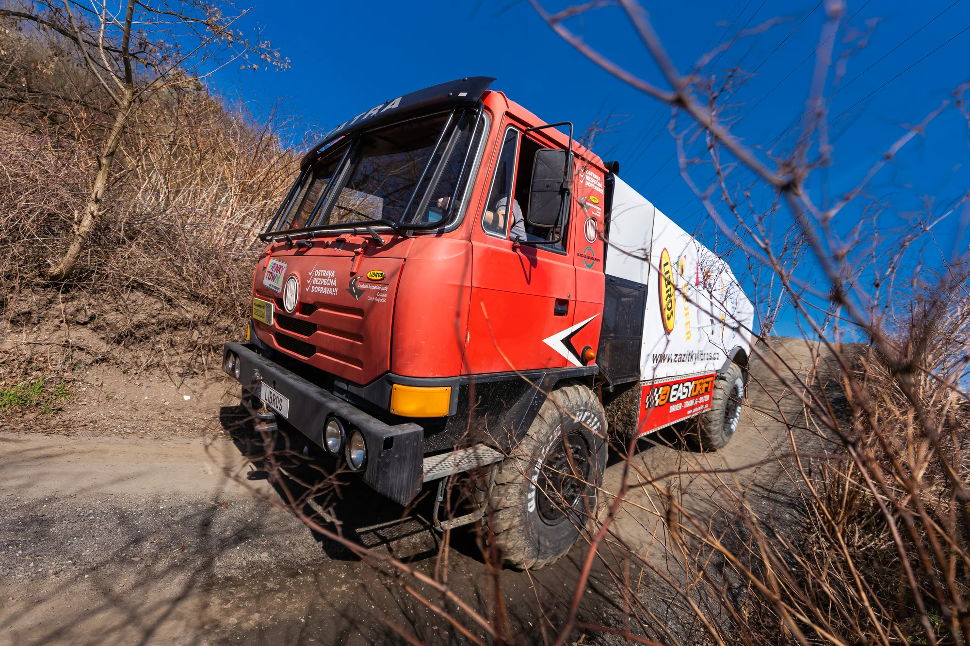 15–60 minut adrenalinové jízdy s dakarským speciálem Tatra 815 4x4