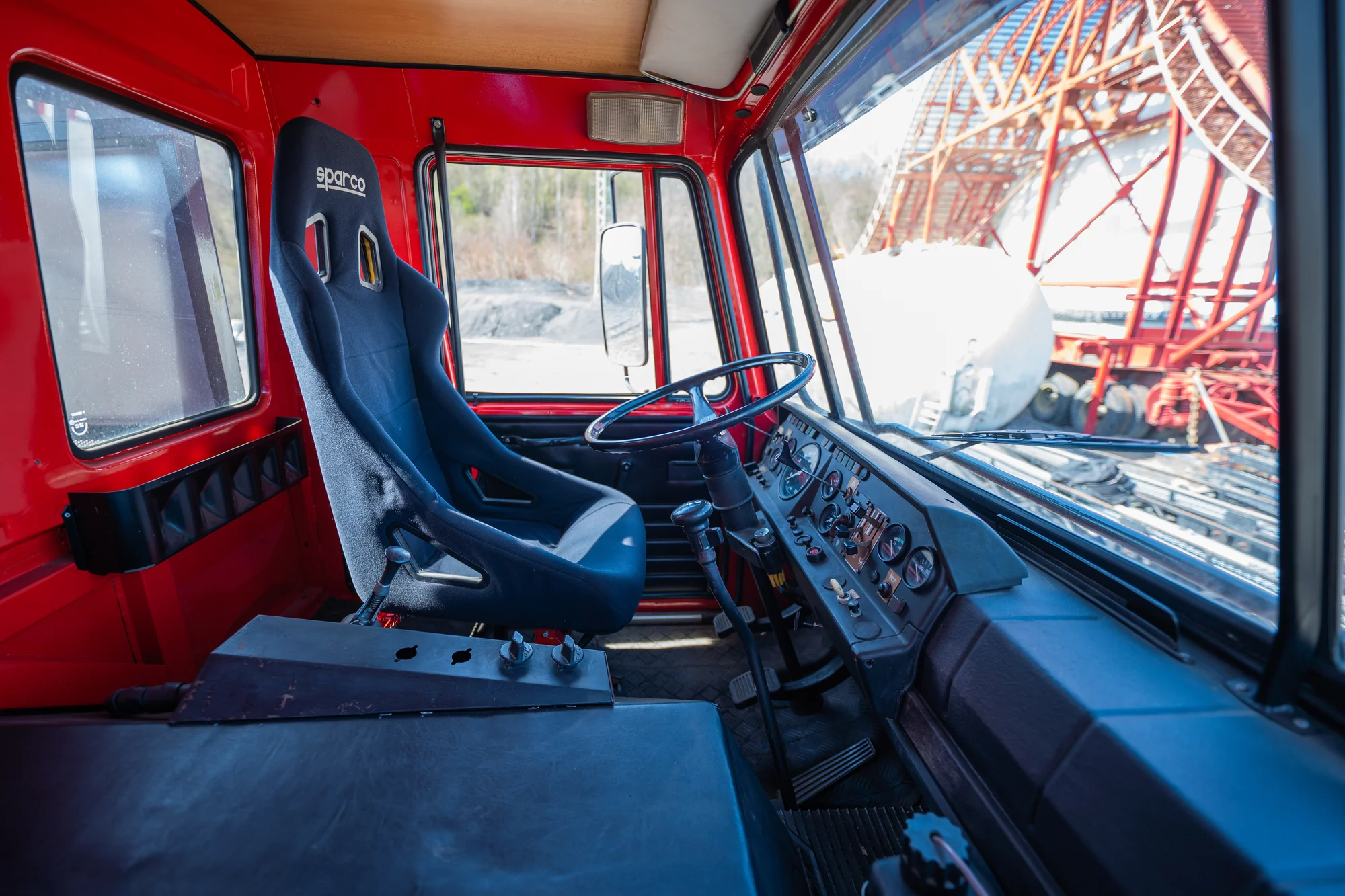 15–60 minut adrenalinové jízdy s dakarským speciálem Tatra 815 4x4