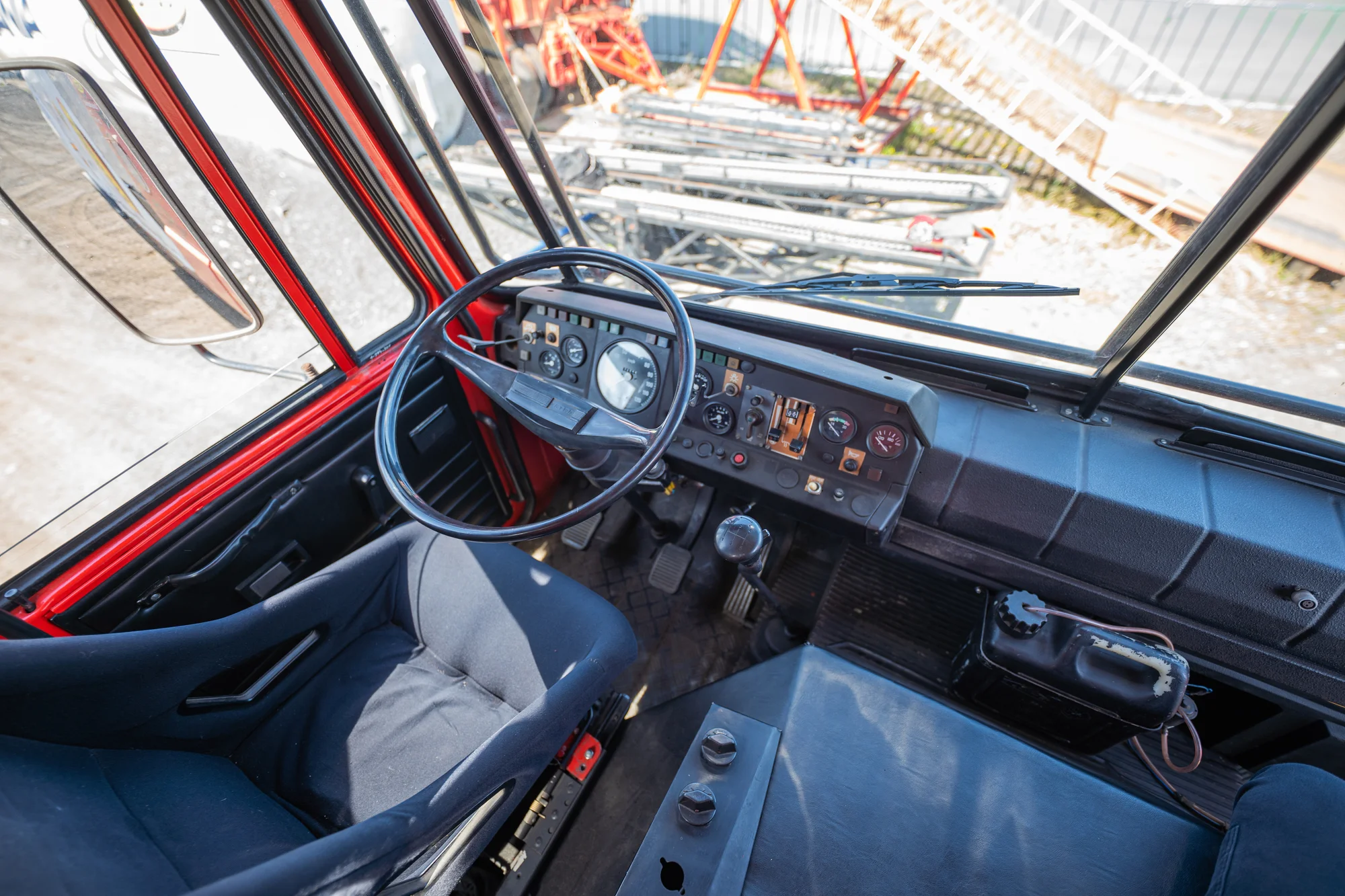 15–60 minut adrenalinové jízdy s dakarským speciálem Tatra 815 4x4