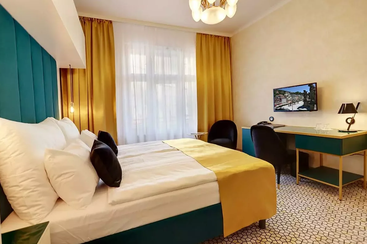 Relaxace v Karlových Varech: hotel přímo u kolonády, nové wellness centrum, procedury a polopenze