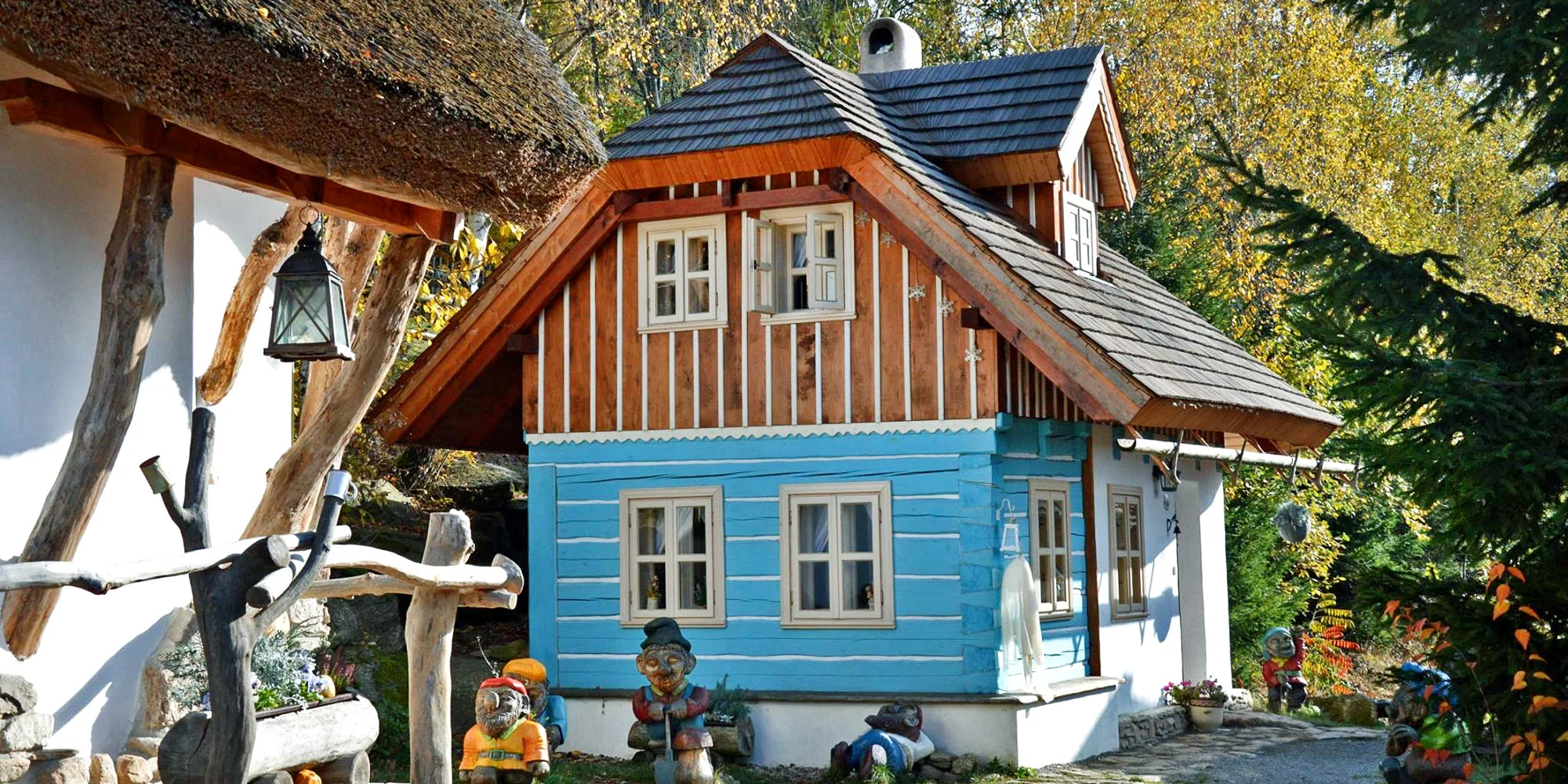 Rodinný pobyt v Pohádkové vesničce s polopenzí a vstupem do bazénu