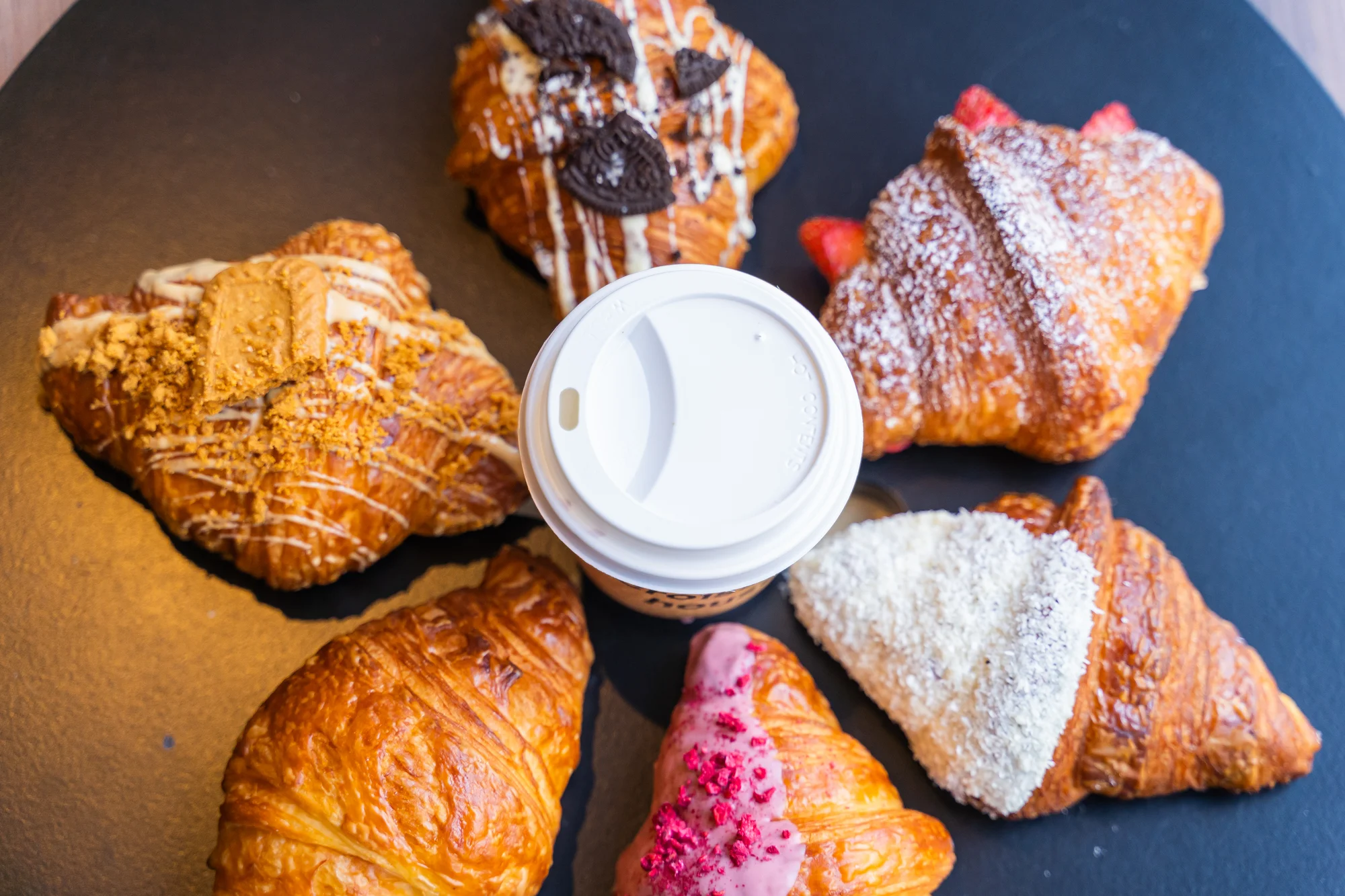 Dobrota ve francouzském stylu: croissant a káva podle výběru pro dva
